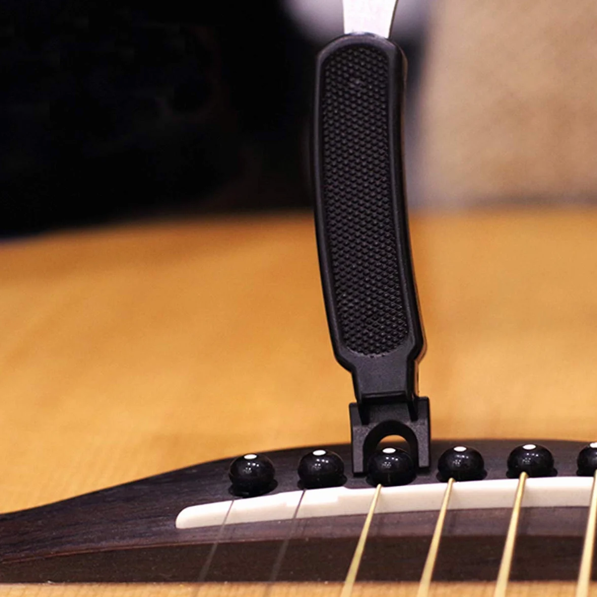 3 w 1 Rolka i przecinak do strun gitarowych, wielofunkcyjne narzędzie do regulacji, cięcia i wyciągania szpilek mostkowych, idealne do gitary akustycznej, ukulele i mandoliny