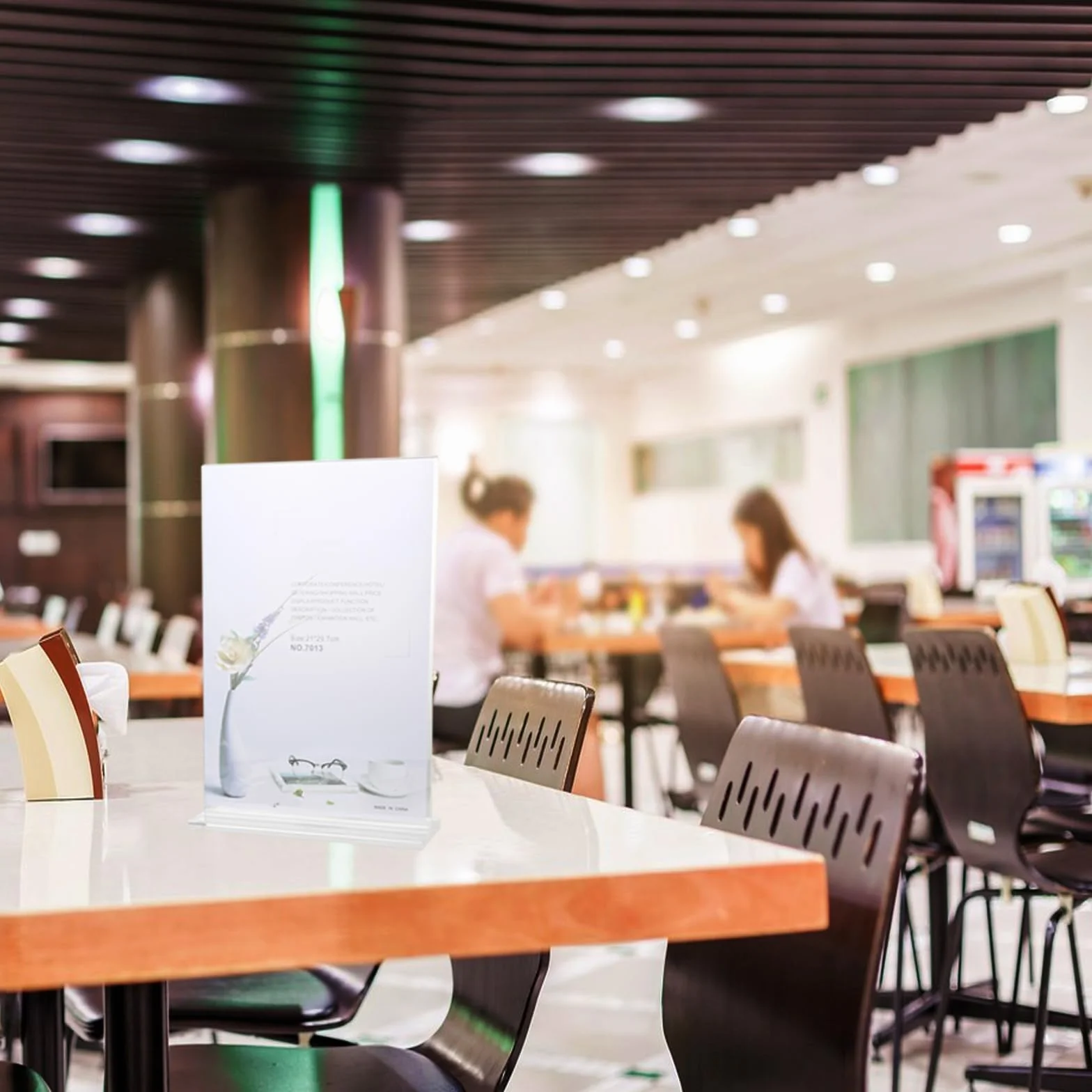 8 sztuk ukośnych stojaków A4 w kształcie litery T, uchwyty na karty menu, przezroczyste, akrylowe, z podstawką cokołową, do zdjęć, biura, restauracji, kawiarni, sklepu, reklamy, 8 sztuk