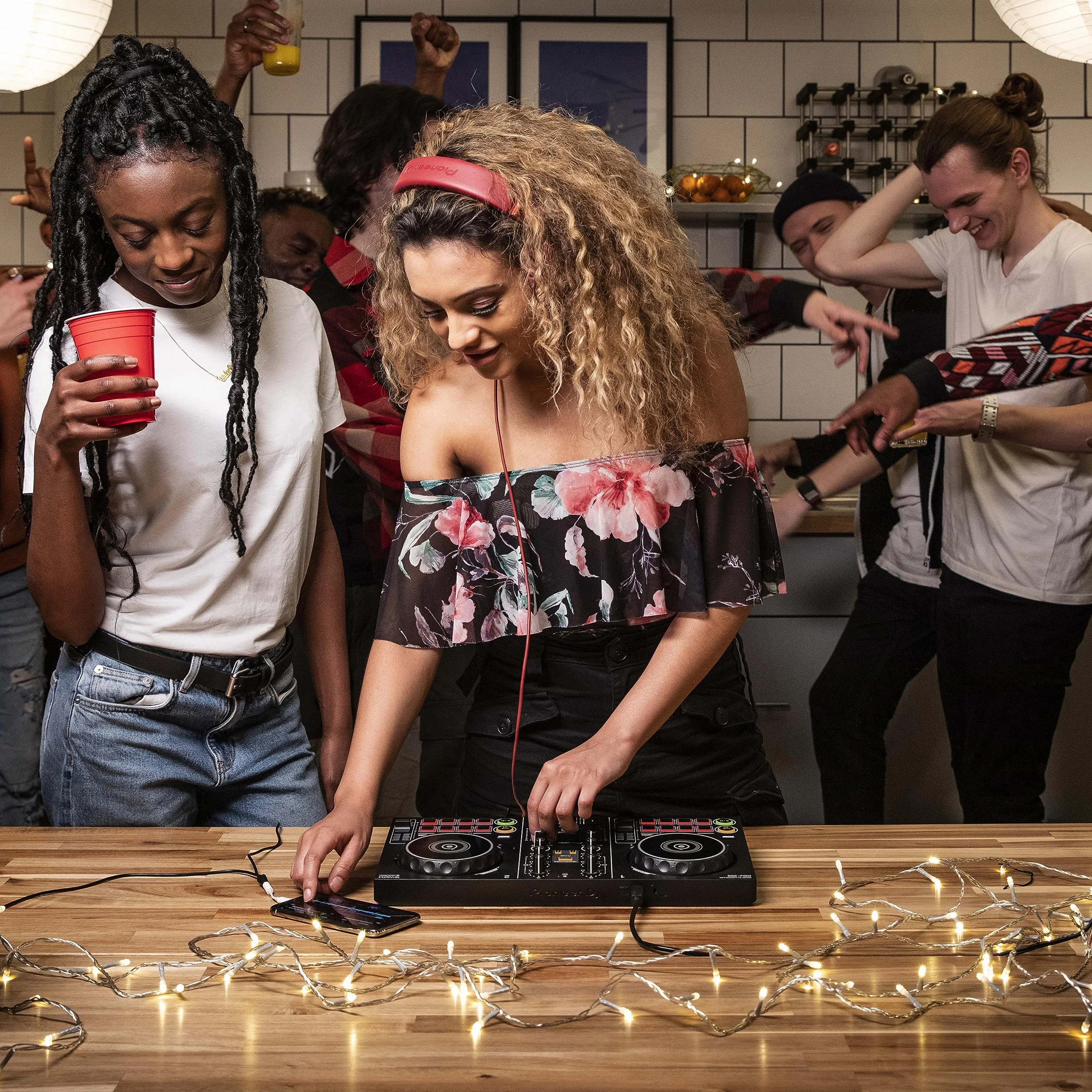 Pioneer DDJ-200 – kontroler wejścia Bluetooth dla DJ-ów ze smartfonem, czarny