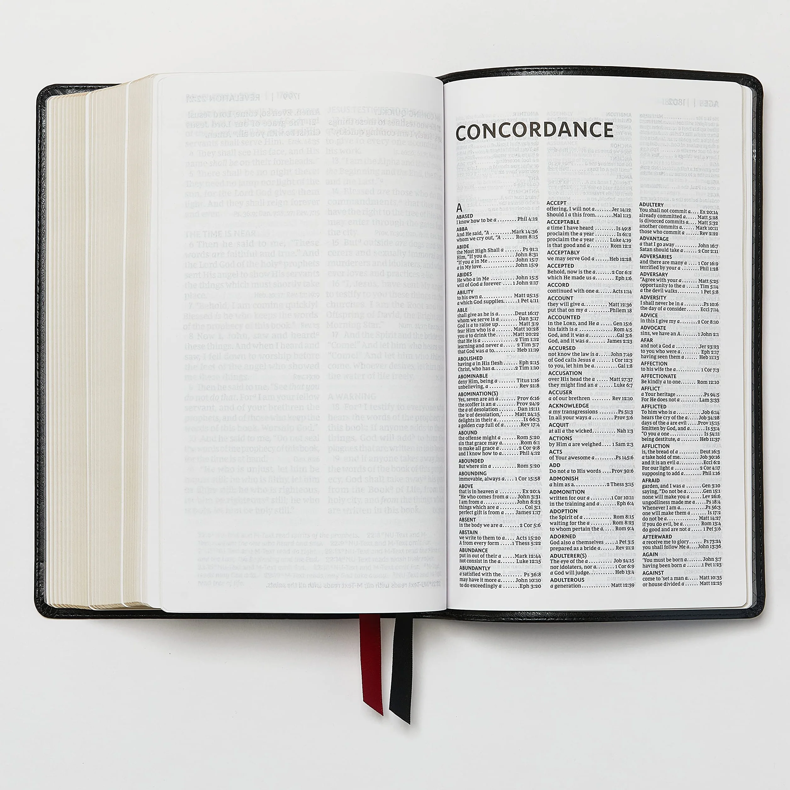 Nkjv, Reference Bible, Compact, Leathersoft, Black, Red Letter Edition, Comfort Print: Holy Bible, New King James Version