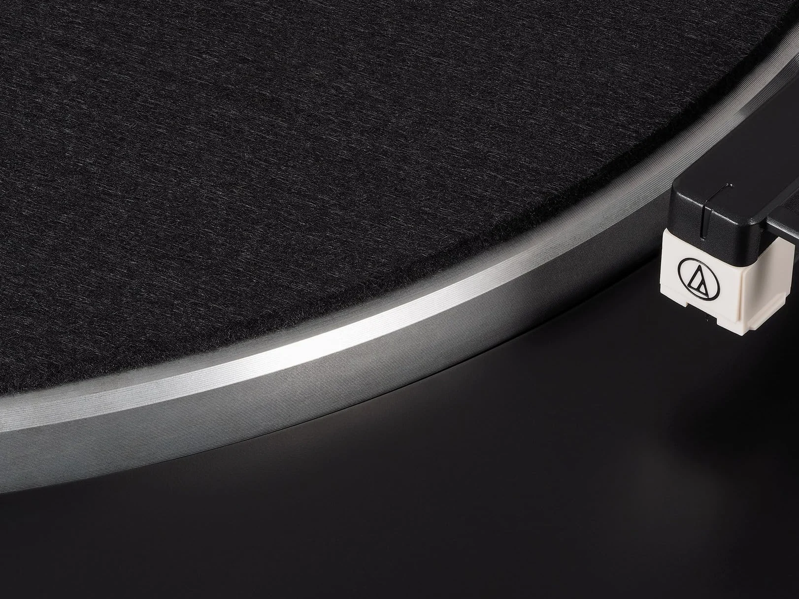 Audio-Technica AT-LP60xBK W pełni automatyczny gramofon z napędem paskowym