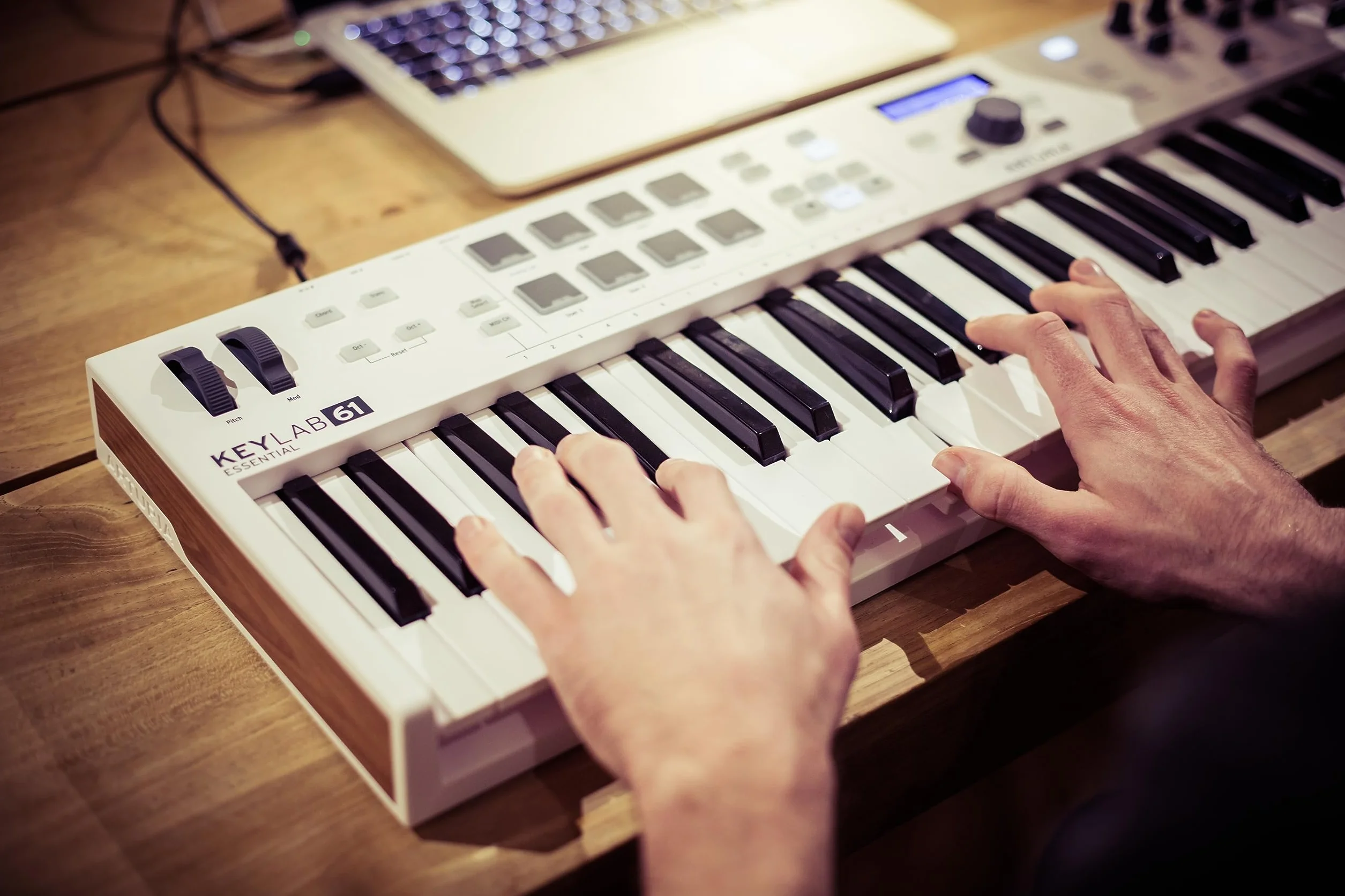 Arturia KeyLab Essential 61 Mk3 White - klawiatura midi