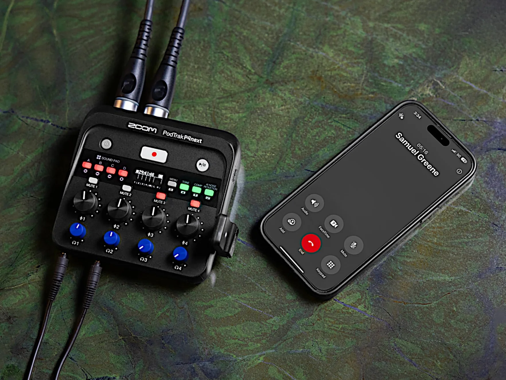 ZOOM PodTrak P4next Rejestrator podcastów, 4 wejścia mikrofonowe XLR, 4 wyjścia słuchawkowe, redukcja szumów AI, efekty dźwiękowe i kompresyjne, wejście telefoniczne, nagrywanie na kartę SD