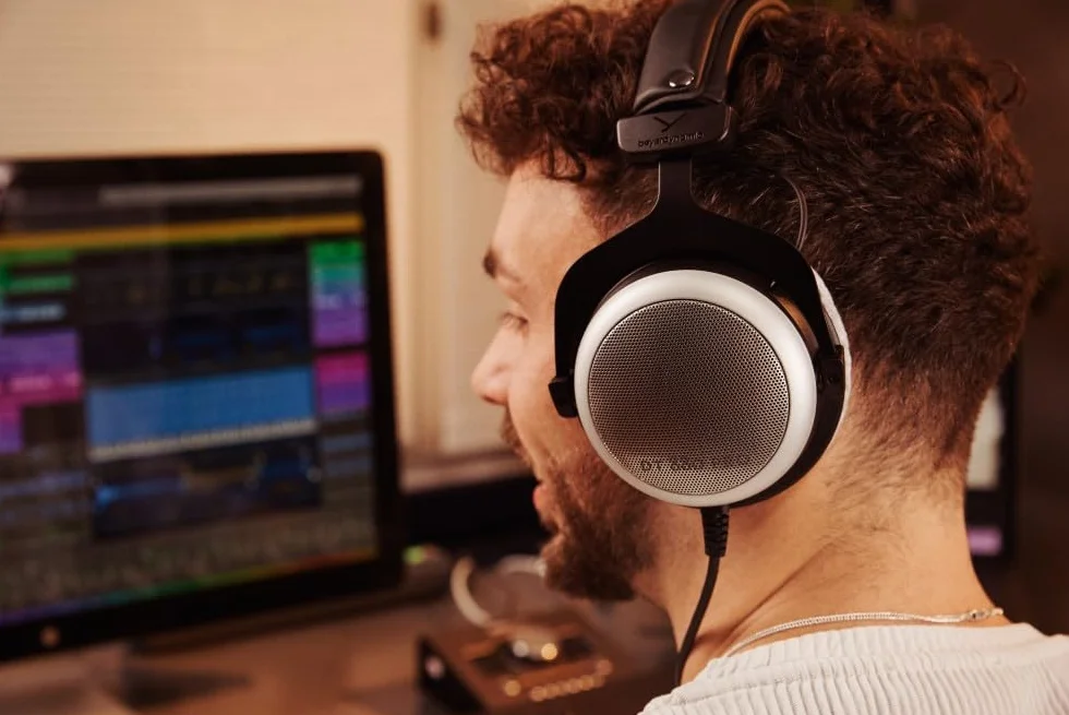 beyerdynamic DT 880 PRO nauszne słuchawki studyjne, półotwarta konstrukcja, przewodowe