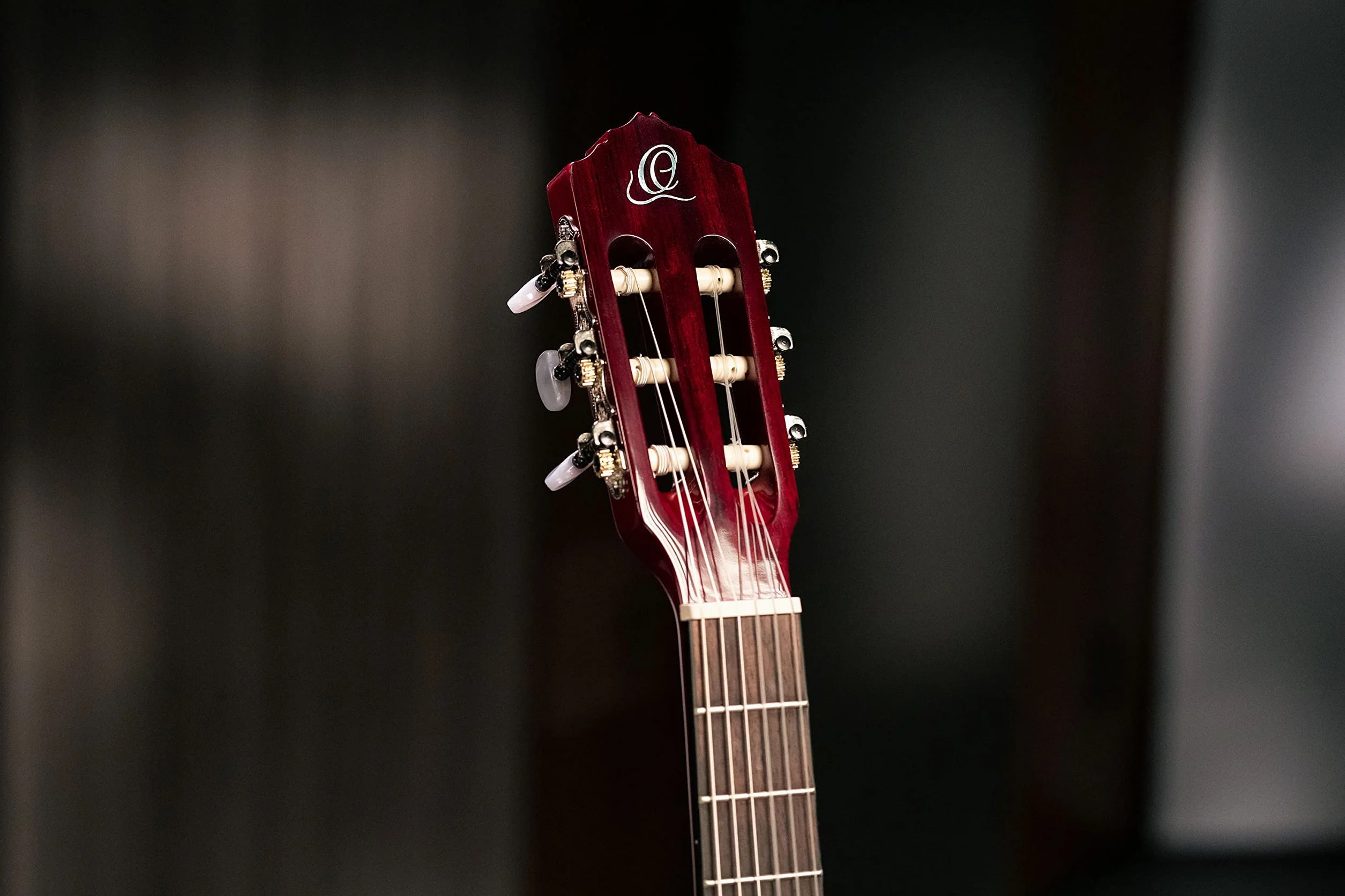 Ortega Guitars Gitara Klasyczna 3/4 – Seria Family – W Zestawie Z Pokrowcem – Świerk, Mahoń, Kolor Czerwony (R121-3/4WR)