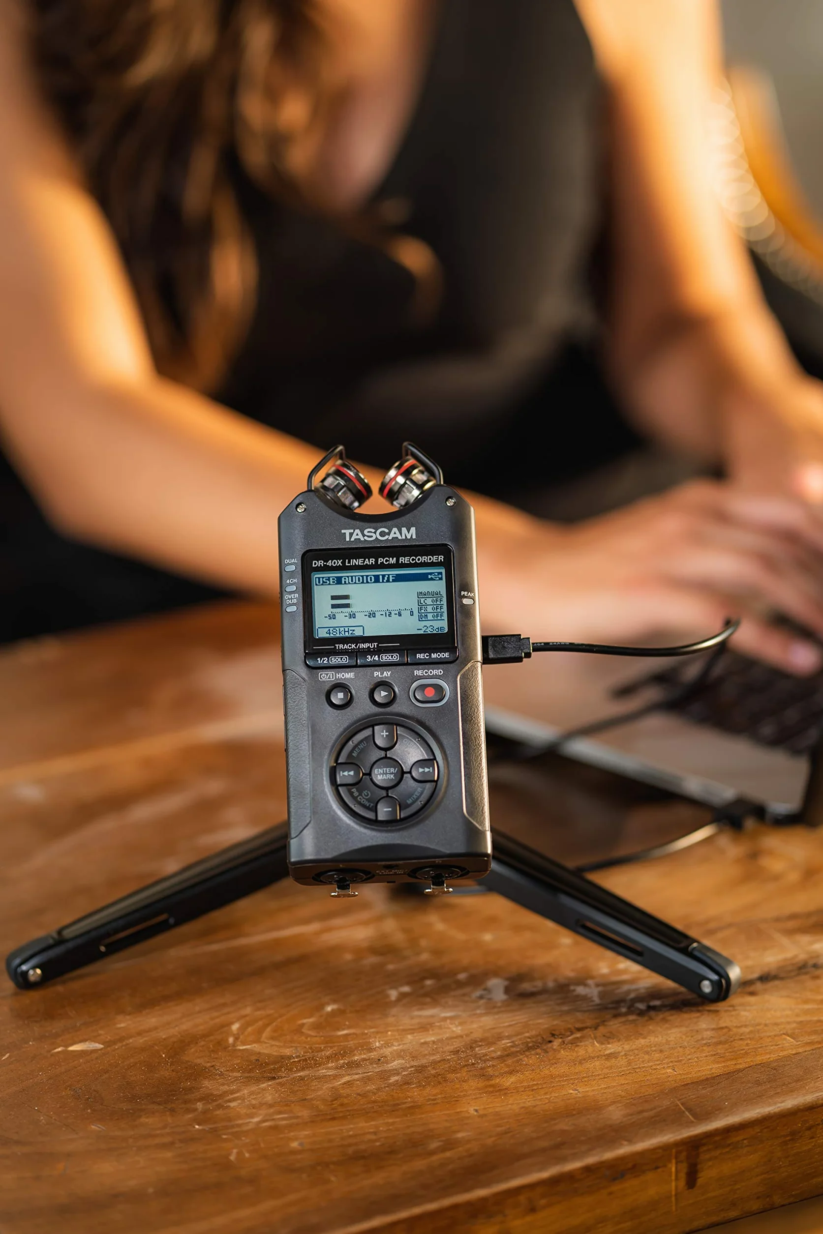 Tascam DR-40X Przenośny rejestrator dźwięku czterościeżkowy z interfejsem USB