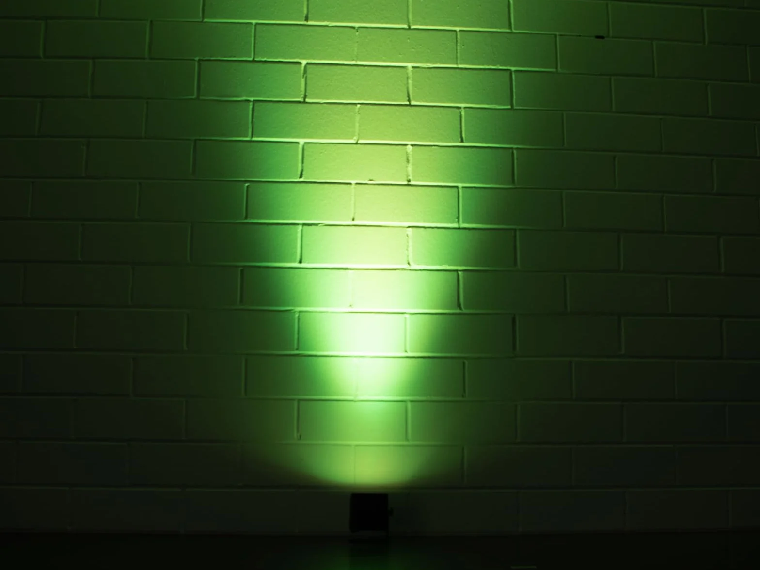 Eurolite AKKU Mini IP UP-4 QCL Spot MK2 LED Światło bateryjne