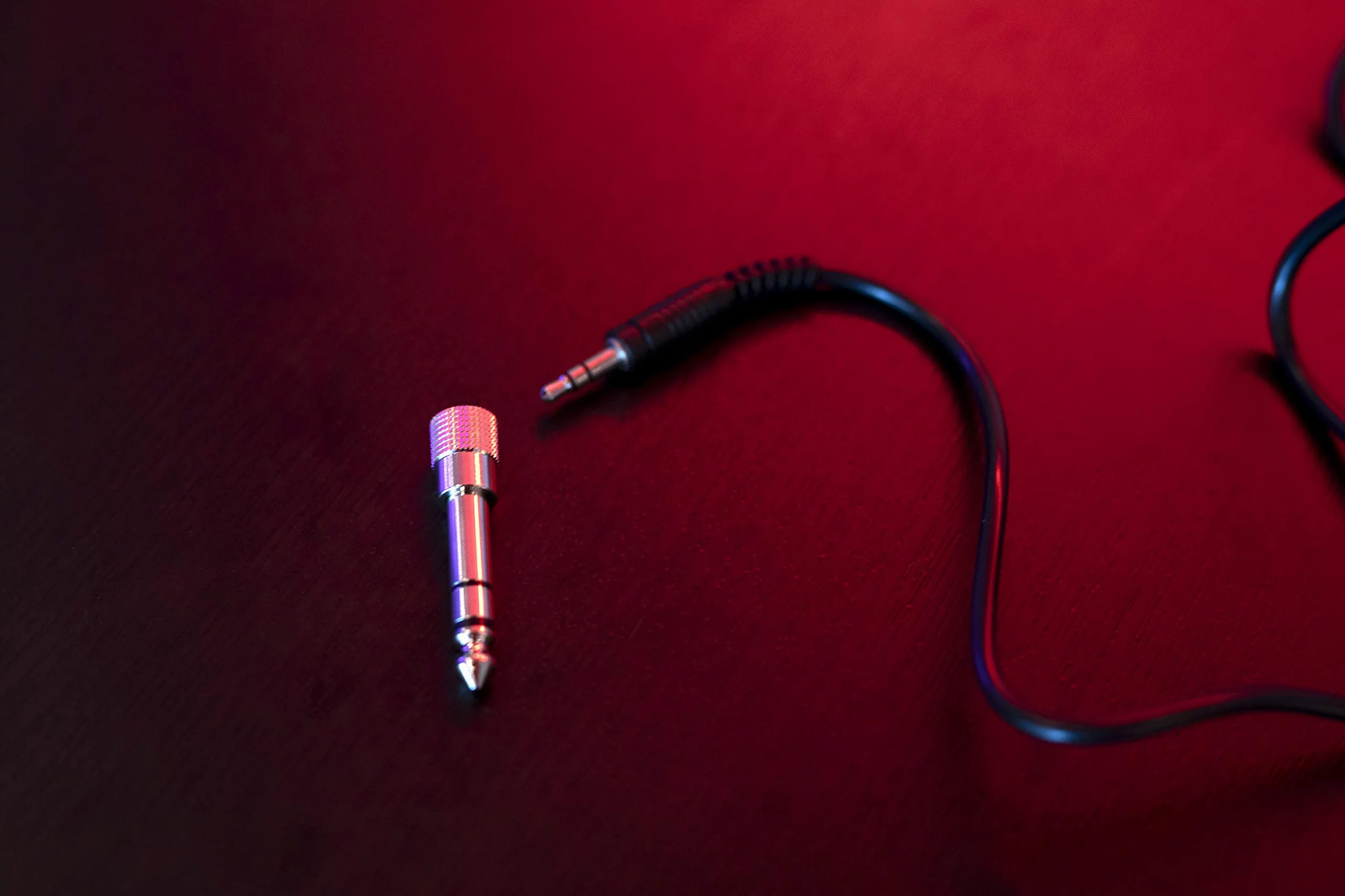 Numark HF125 Kompaktowe słuchawki DJ z 40 mm przetwornikami, kabel 6 ft