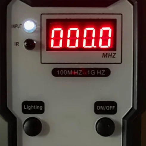 Tester Częstotliwości Klucza Zdalnego, Klucze Zdalne Tester Częstotliwości Podczerwieni 100M HZ do 1G HZ Cyfrowy Wyświetlacz o Wysokiej Dokładności Tester Częstotliwości Pilota