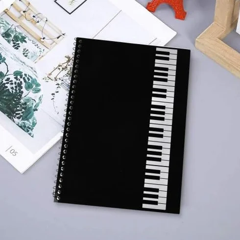 Zeszyt do nut z oprawą spiralną z czarnego papieru kreślarskiego, pusty, 50 stron, 26 x 19 cm, 50 stron, notatnik muzyczny, odpowiedni dla programów muzycznych i muzyków
