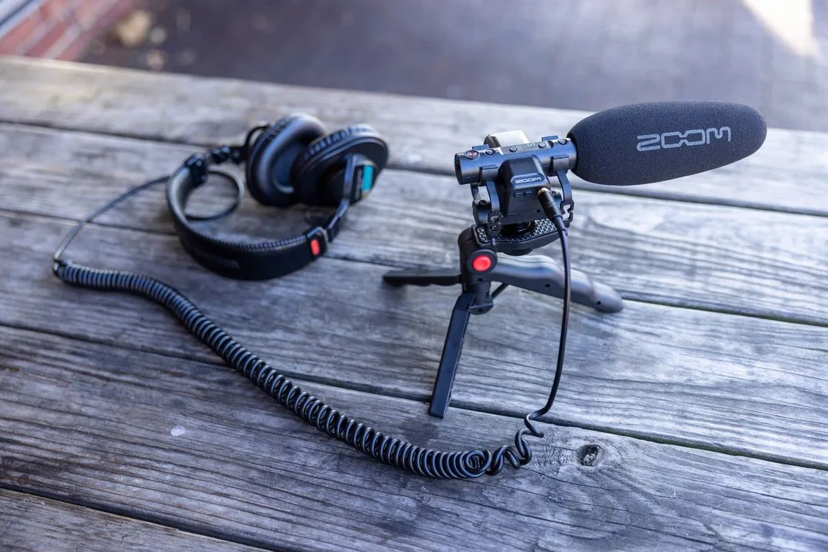 ZOOM M3 MicTrak – stereofoniczny mikrofon kierunkowy z wbudowanym 32-bitowym rejestratorem audio typu float – idealny do nagrań kamerą DSLR