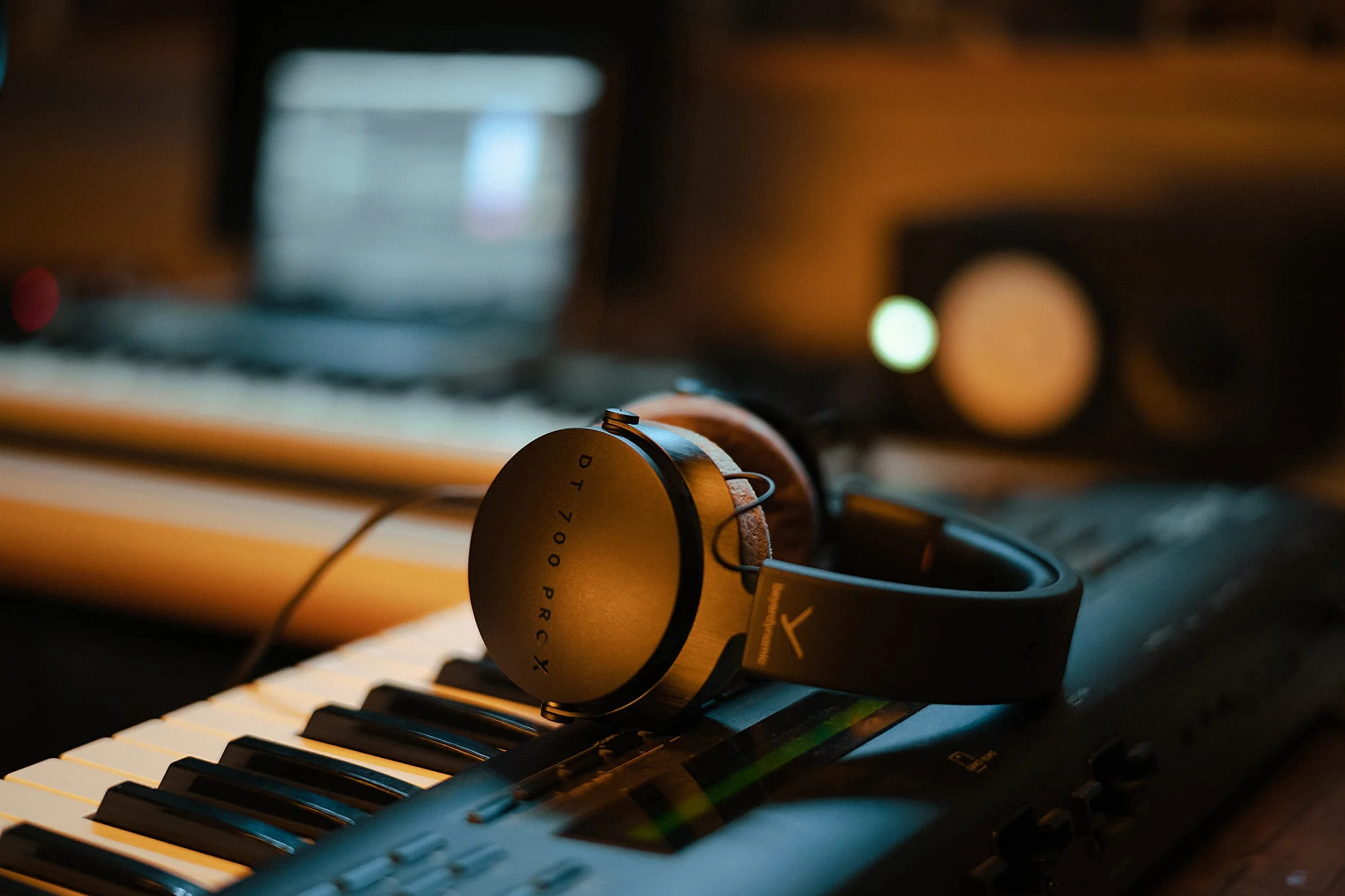 beyerdynamic DT 700 PRO X Słuchawki studyjne z przetwornikami STELLAR.45 do nagrywania, monitorowania i miksowania na wszystkich urządzeniach odtwarzających (zamknięte)