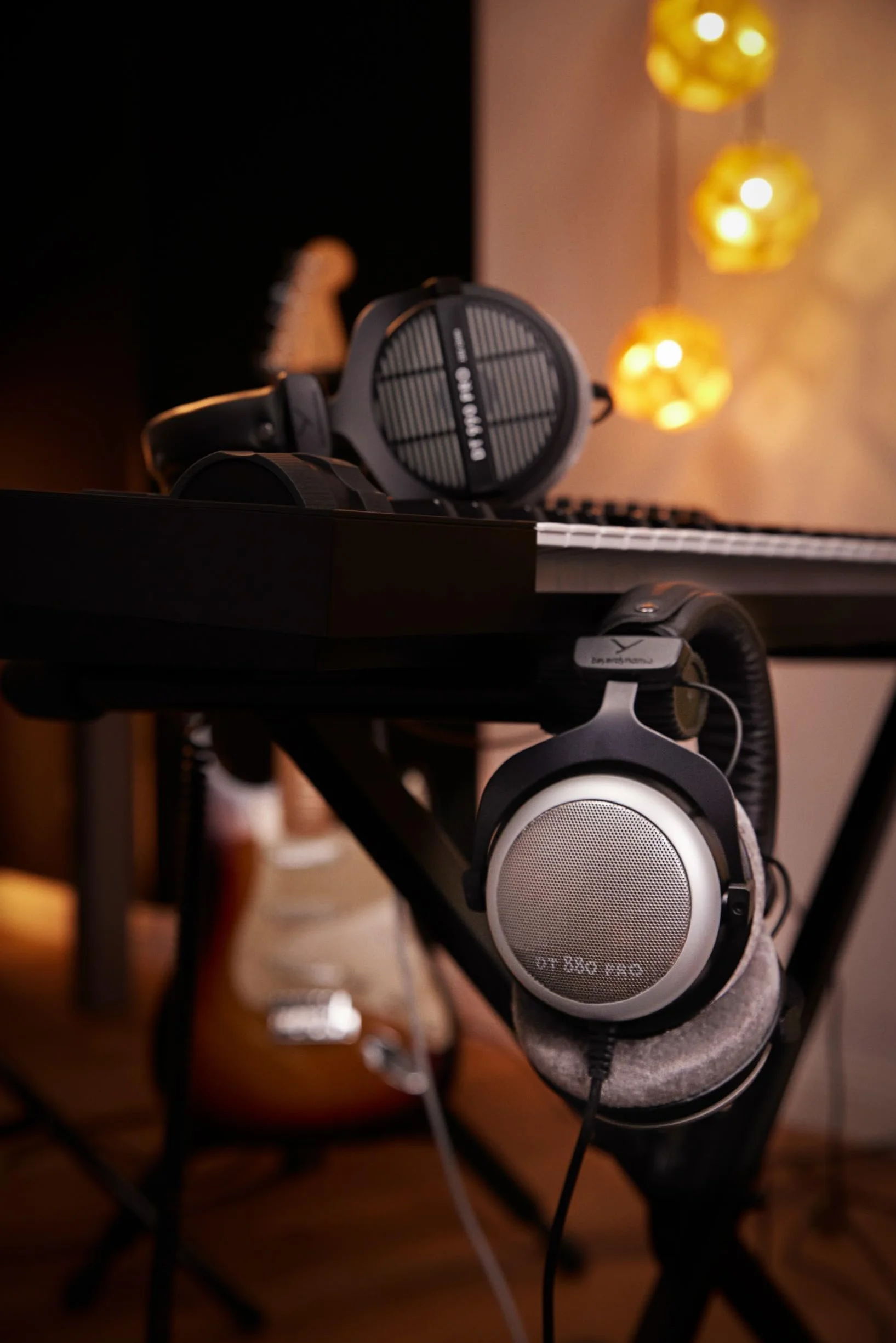 beyerdynamic DT 880 PRO nauszne słuchawki studyjne, półotwarta konstrukcja, przewodowe