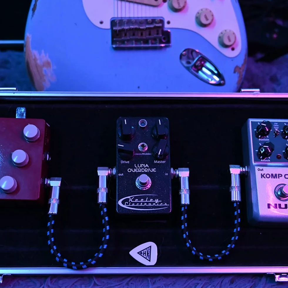 Rayzm kabel łatacz gitarowy - 6,35 mm bezgłośny 15 cm kabel łatacz do efektów gitarowych i basowych, kabel łatacz kątowy męski TS mono do instrumentów i efektów pedałowych (opakowanie 3 sztuki)