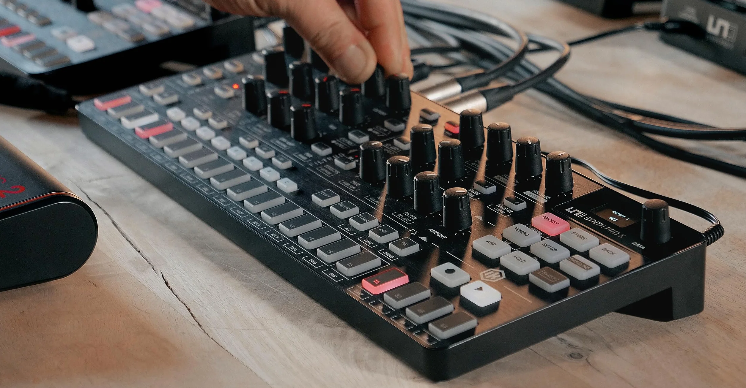 IK Multimedia UNO Synth PRO X, Paraphonic dual-filter analog synthesizer with paraphonic sequencer, integrated FXs and CV connections