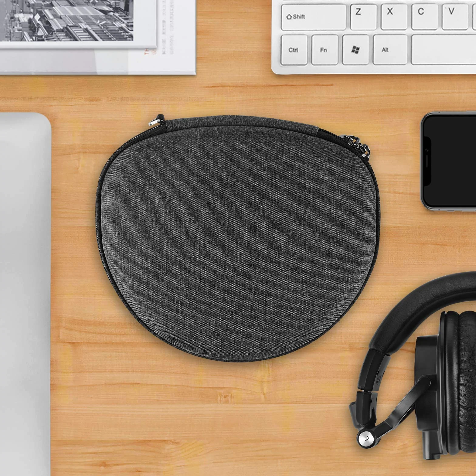 Geekria Etui na słuchawki Shield kompatybilne z modelami Audio-Technica ATH-M50X/M70X/M30X i innymi, wymienna torba podróżna z twardą skorupą i schowkiem na kabel (ciemnoszary)