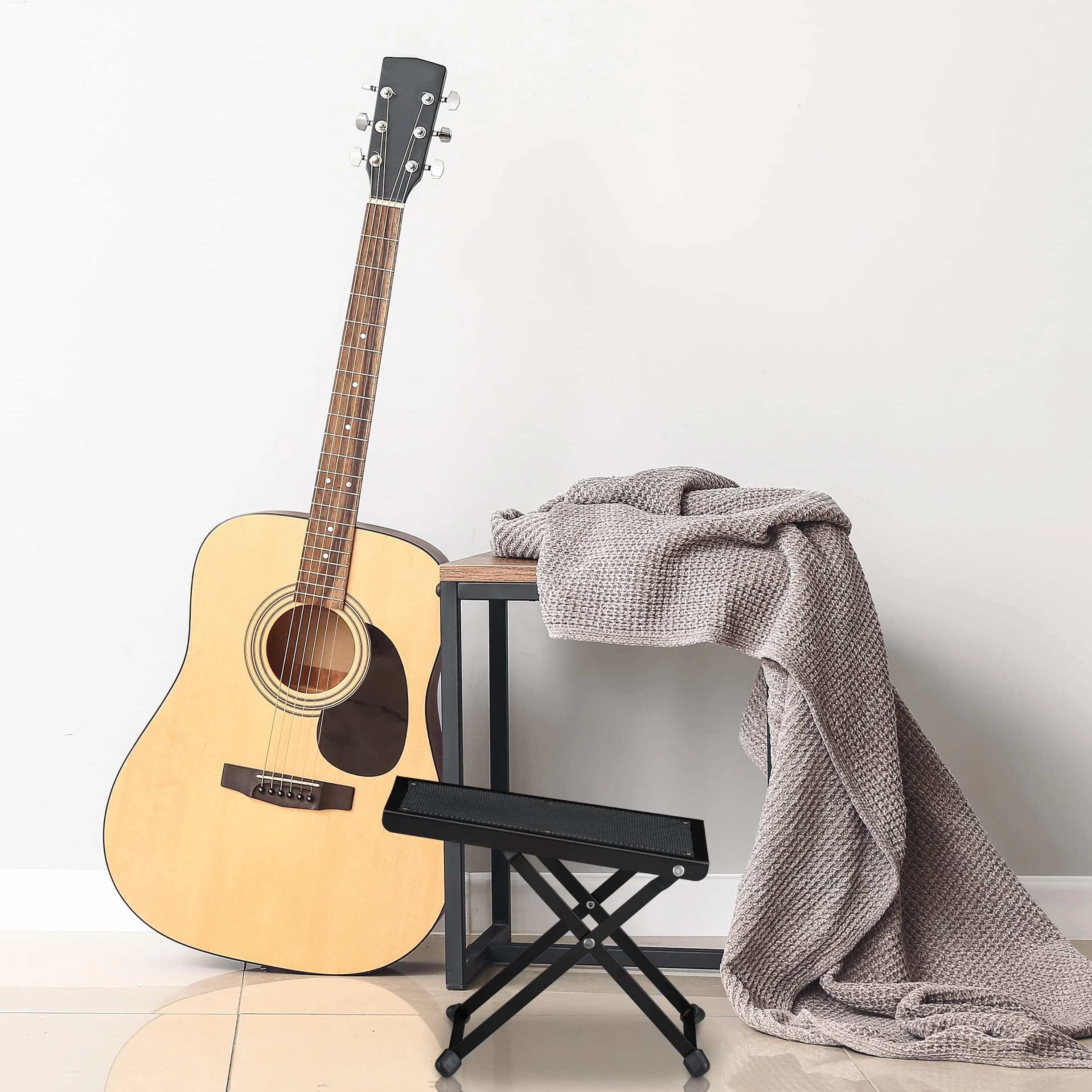 Relaxdays Podnóżek gitarowy, ergonomiczna pozycja, antypoślizgowy, składany, 4 ustawienia wysokości, stojak na gitarę, czarny, 1 sztuka