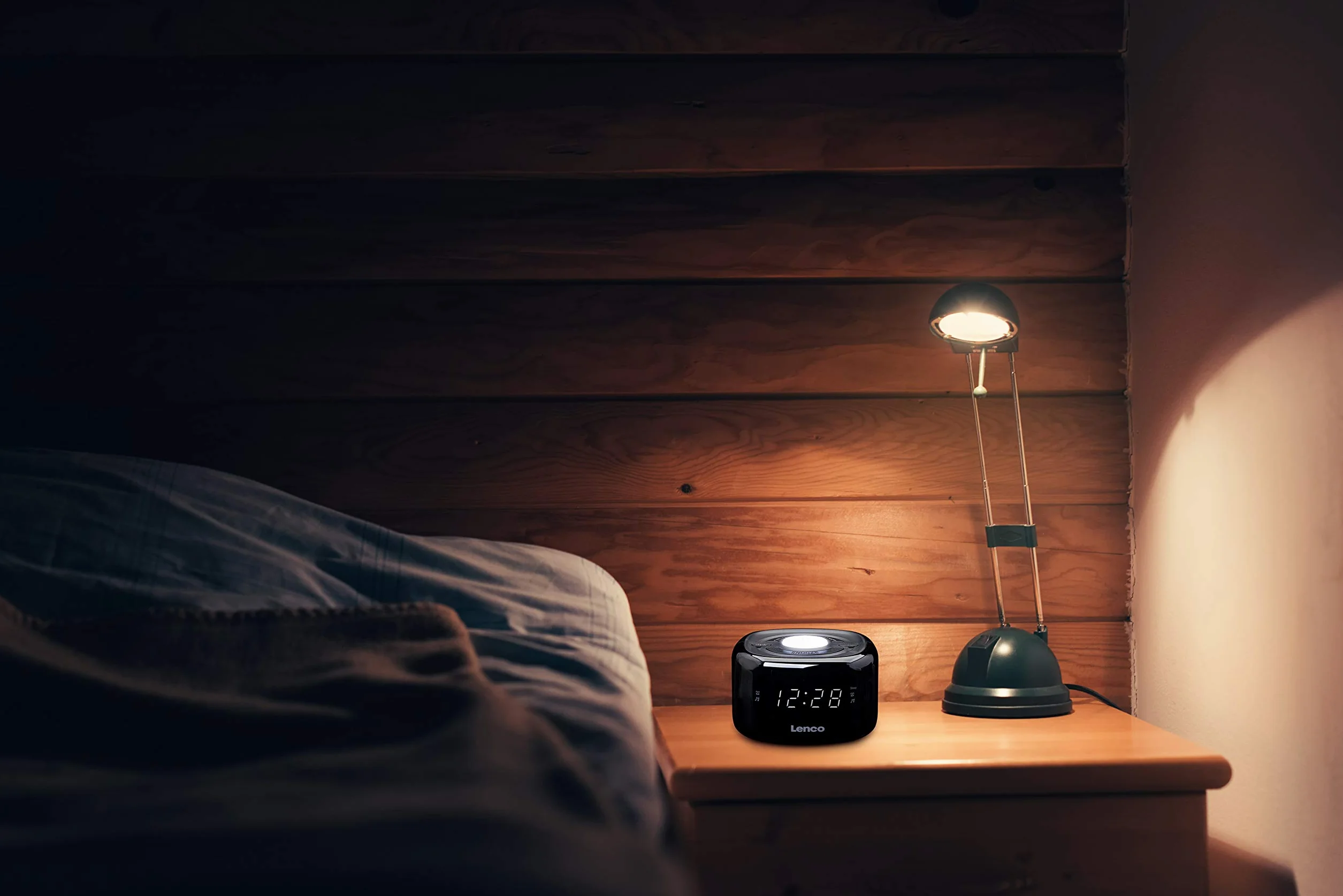 Lenco CR-12 radio zegarowe – budzik z funkcją światła nocnego – Easy Snooze – timer uśpienia – dwa czasy budzenia – 20 stacji – regulowana regulacja jasności – czarny, 117 x 117 x 71 mm