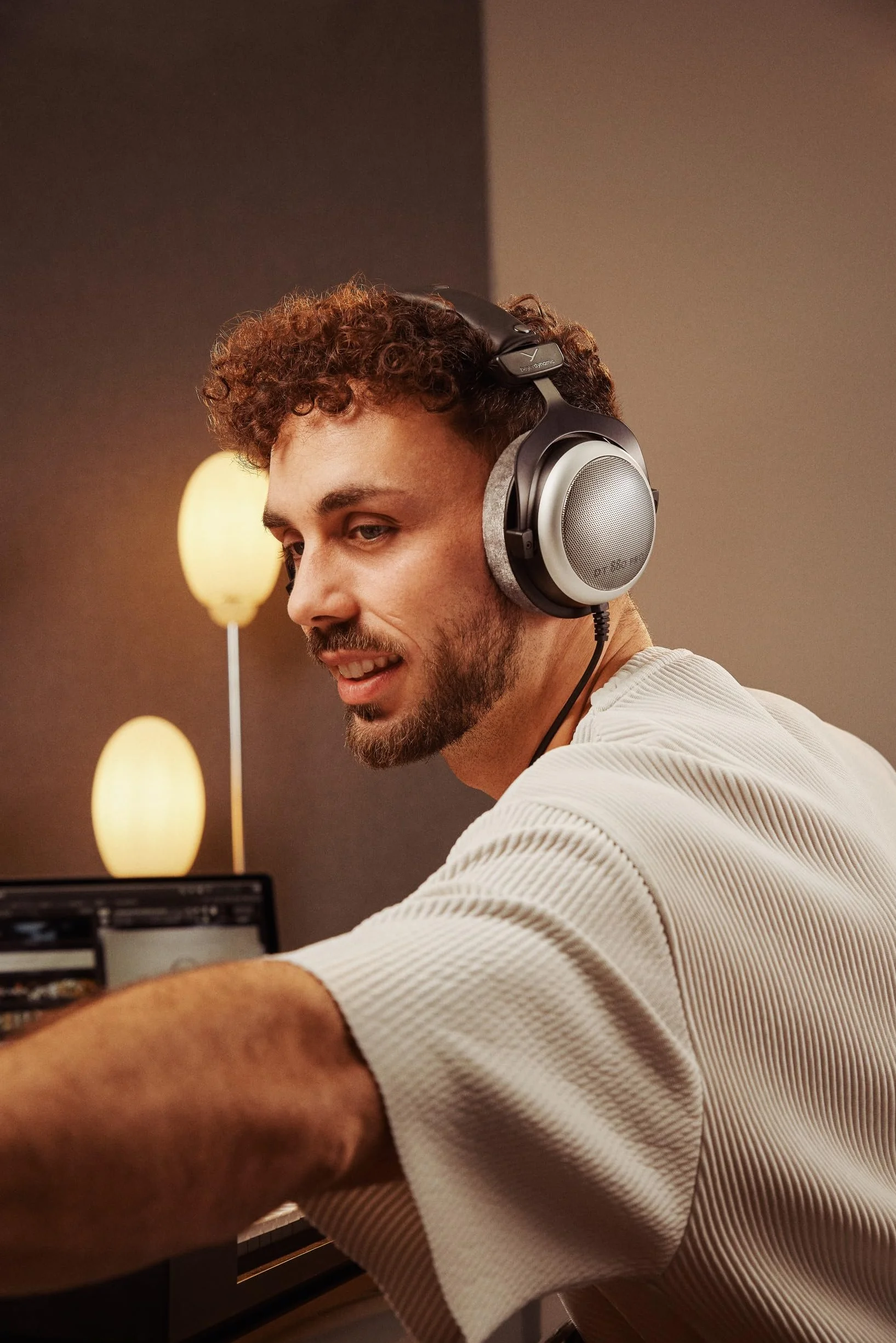 beyerdynamic DT 880 PRO nauszne słuchawki studyjne, półotwarta konstrukcja, przewodowe