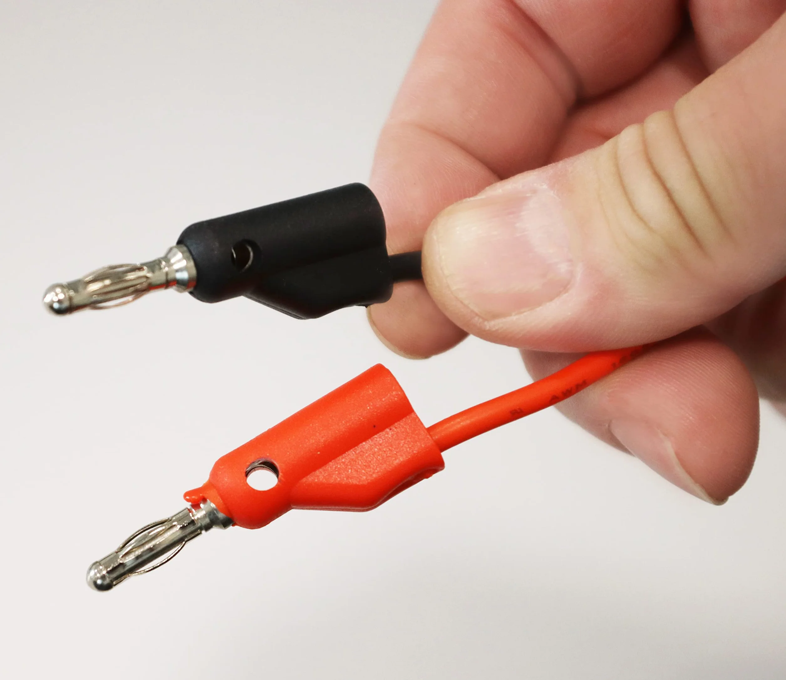 PeakTech 8201 – zestaw akcesoriów pomiarowych do zasilacza laboratoryjnego i multimetru, końcówki pomiarowe, zaciski elektryczne, przewody laboratoryjne z wtyczką bananową 4 mm, zaciski krokodylkowe z