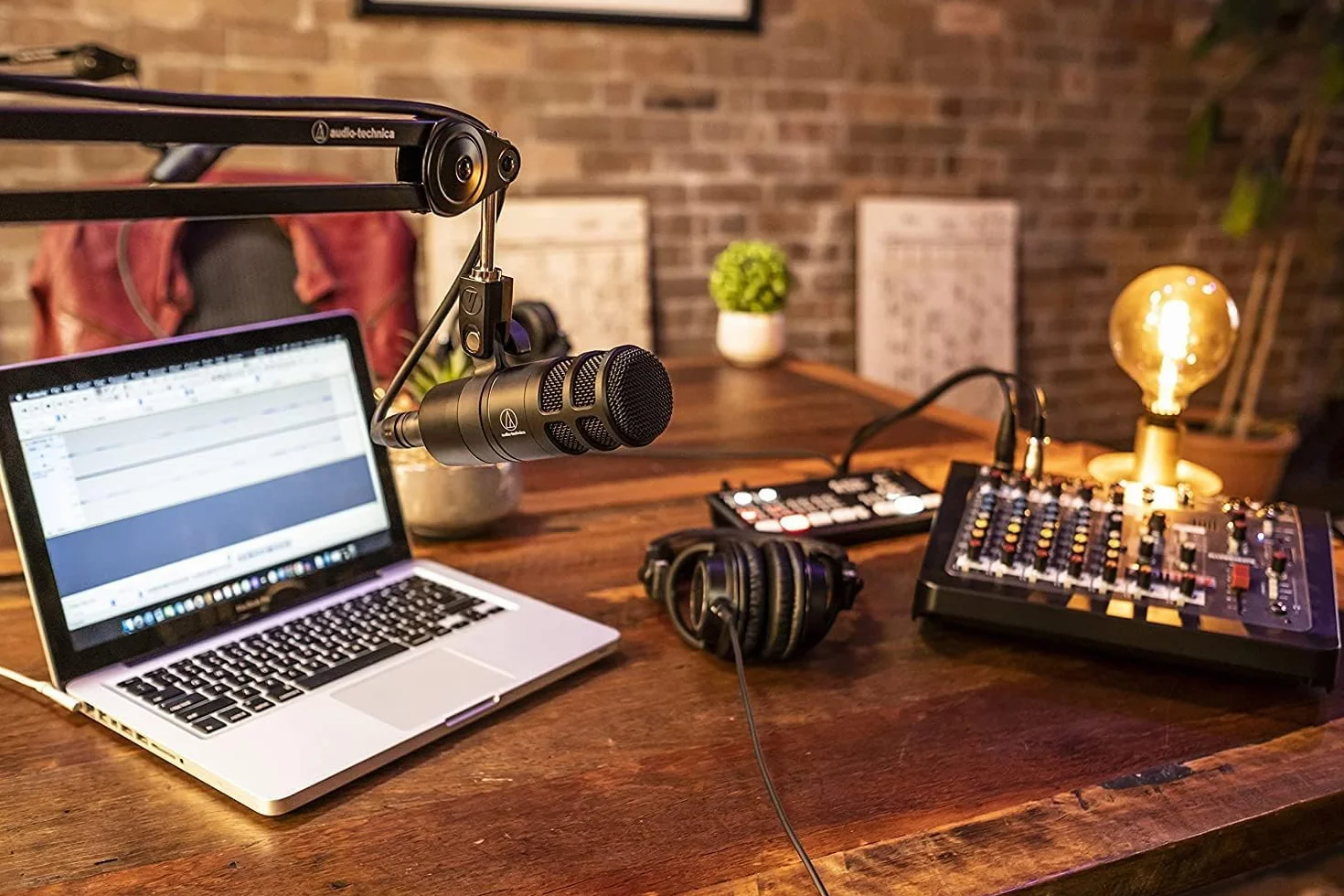 Audio-Technica AT2040 Hiperkardioidalny dynamiczny mikrofon do podcastów