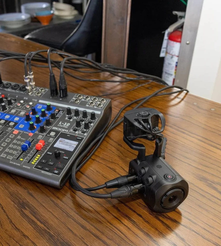ZOOM Q8n-4K Kamera Wideo 4K dla Muzyków – Rejestrator Audio-Wideo z Wejściami XLR i Obiektywem Szerokokątnym
