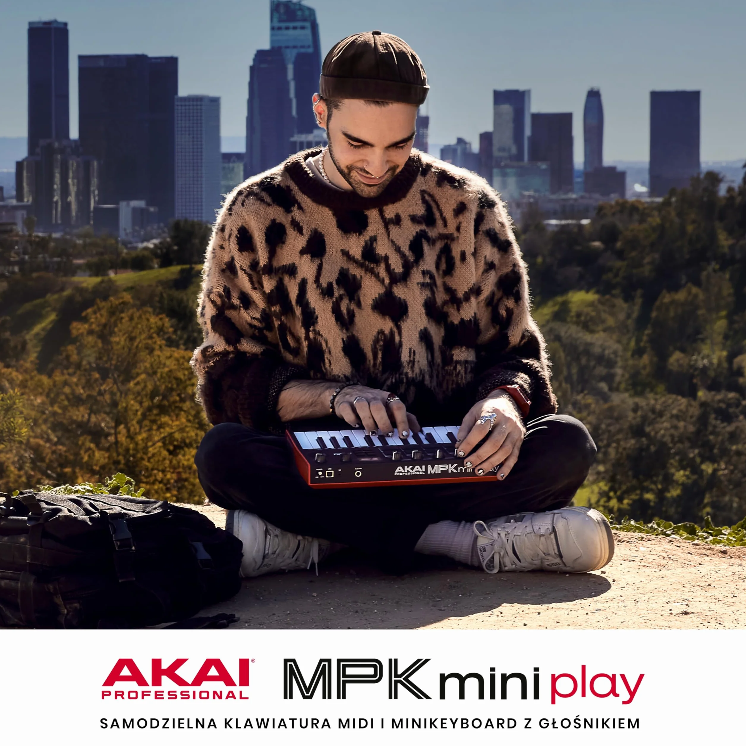 Akai Professional MPK Mini Play MK3 – klawiatura sterująca MIDI z wbudowanym głośnikiem i brzmieniami, dynamiczną klawiaturą, padami MPC, pakietem oprogramowania oraz pakietem Native Instruments