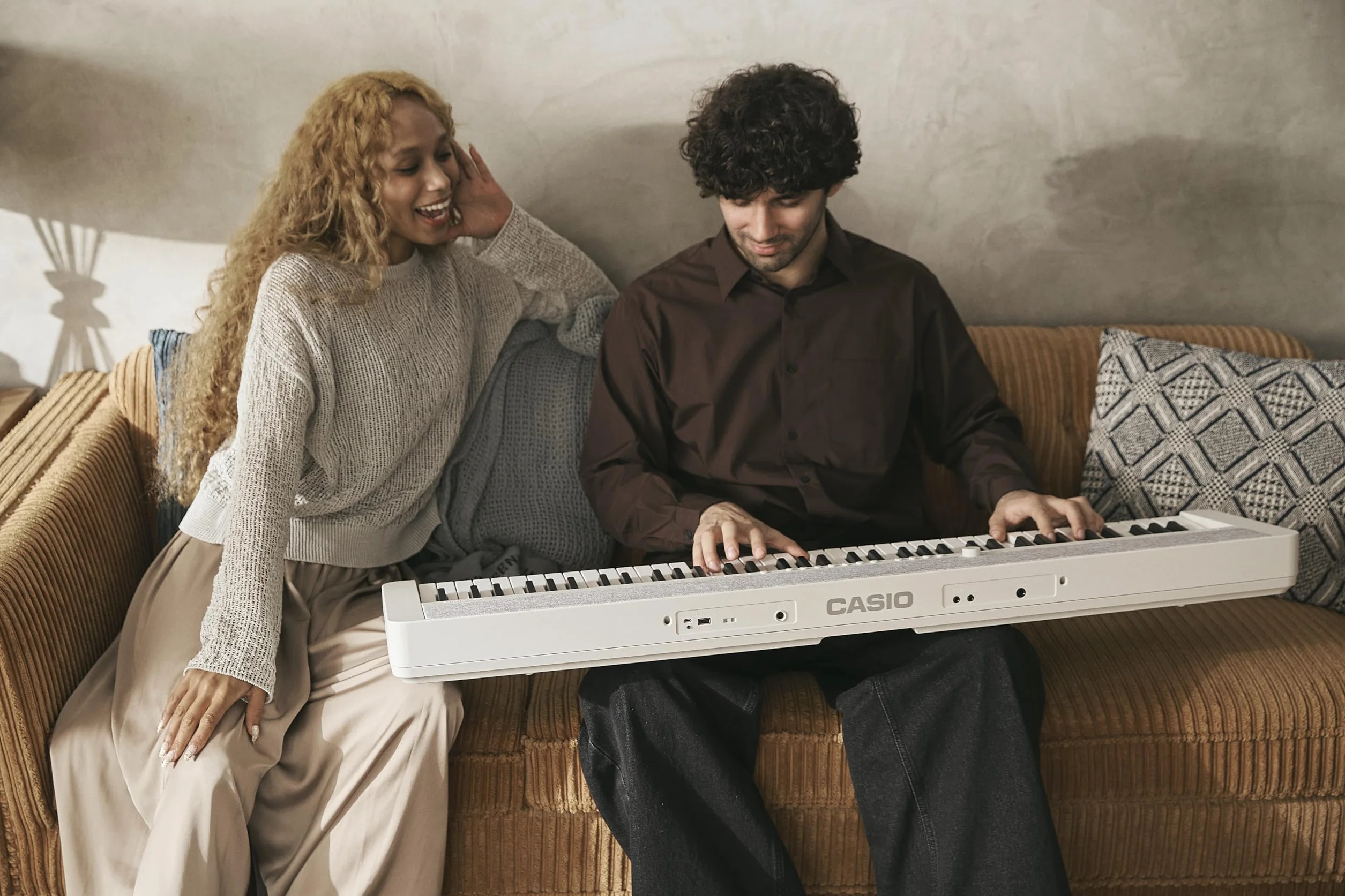 Casio Klawiatura fortepianowa CT-S1-76WE z czułymi na prędkość klawiszami i 61 tonami w kolorze białym