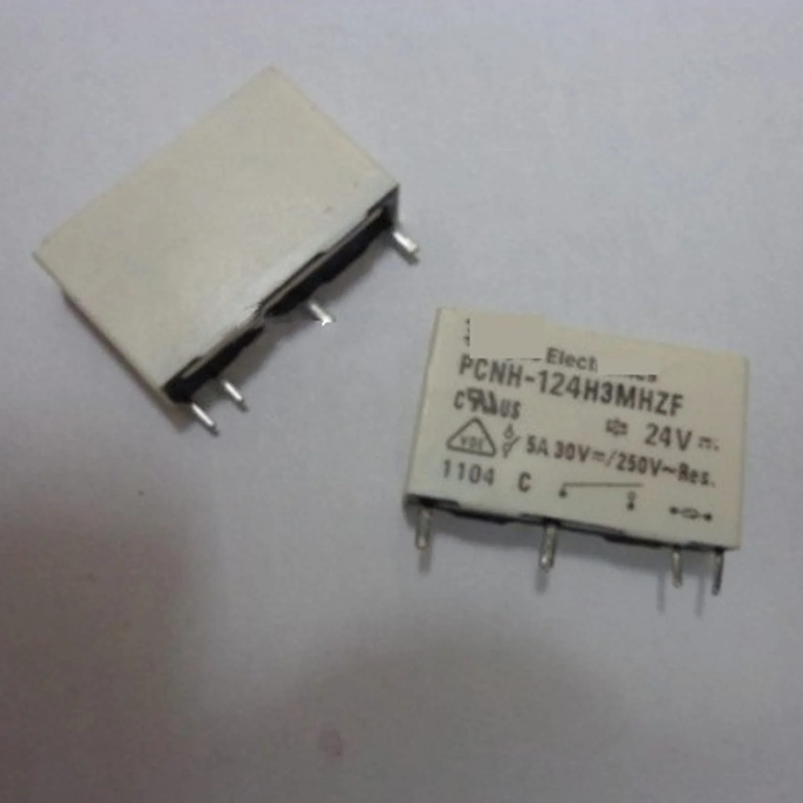 hasmi 10 sztuk/partia przekaźnik PCNH-124H3MHZF 24VDC PCNH-118H3MHZF 18VDC PCNH 124H3MHZF 24V 24V DC24V 5A 4PIN (rozmiar: PCNH-124H3MHZF)
