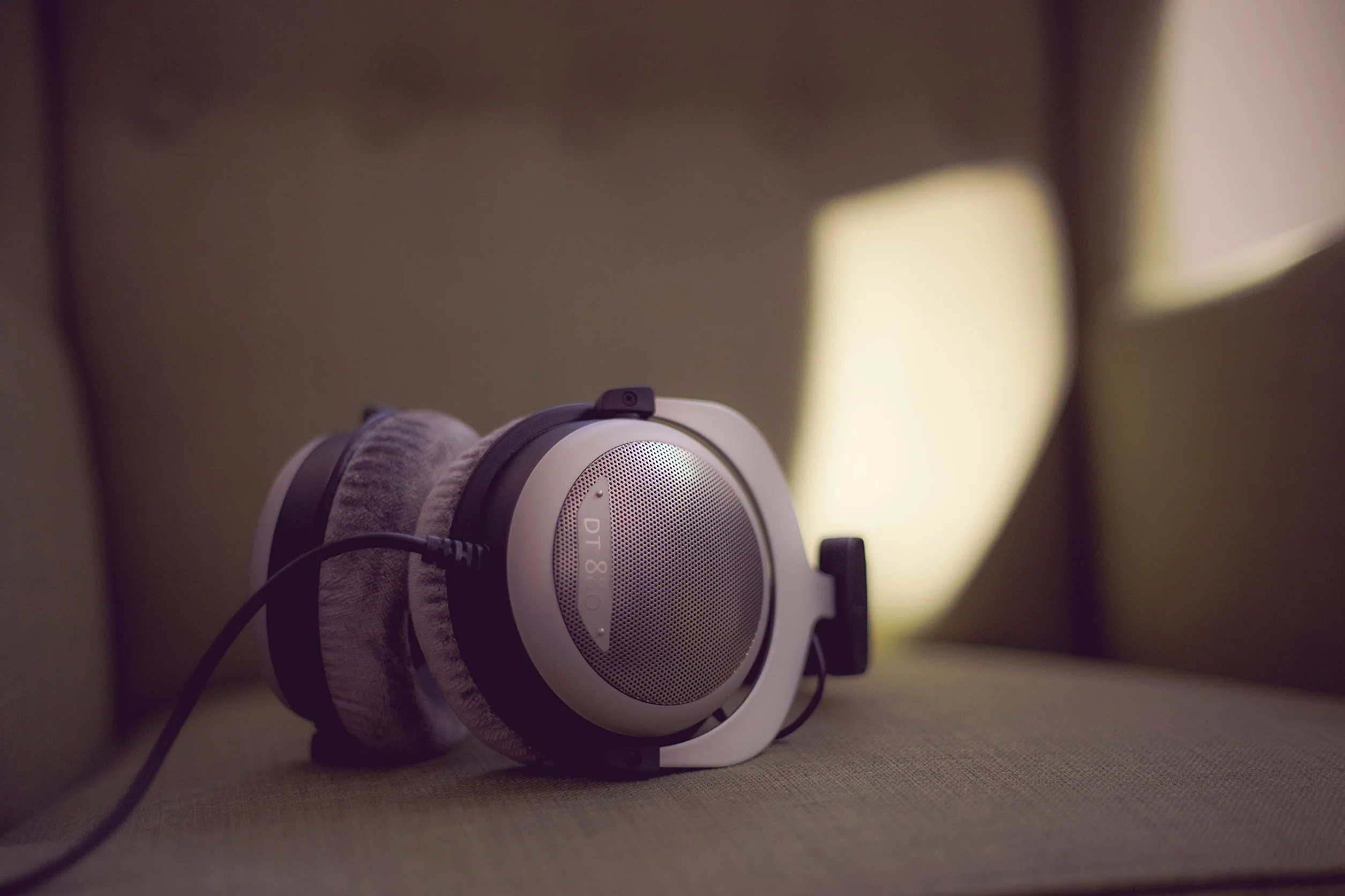 beyerdynamic DT 880 Edition 32 omy słuchawki nauszne stereo. Półotwarta konstrukcja, przewodowa, High-End, do tabletu i smartfona