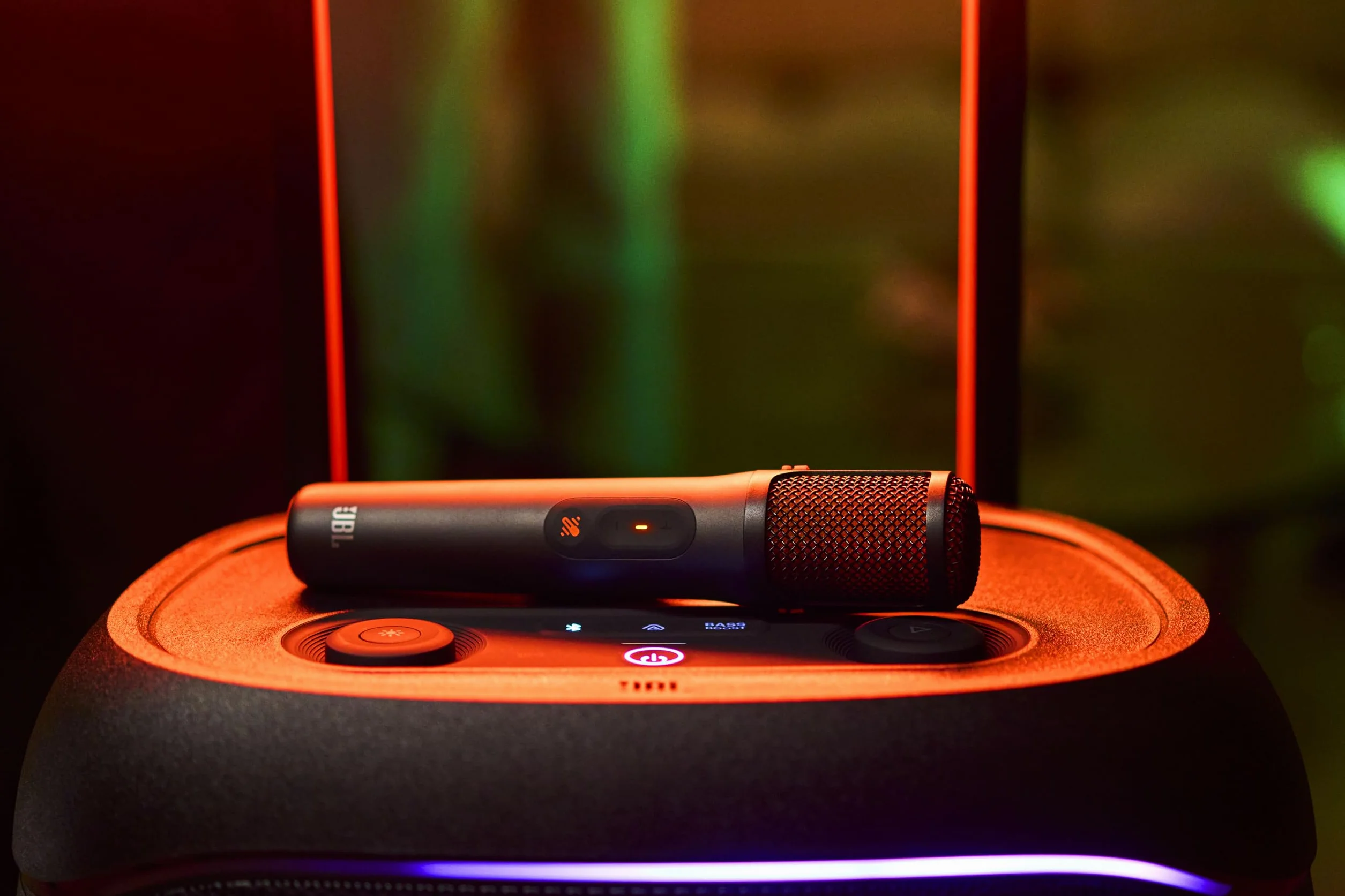 JBL EasySing Mics, 2 bezprzewodowe mikrofony karaoke z AI z usuwaniem wokalu w czasie rzeczywistym oraz donglem PartyBox USB-C, czarny