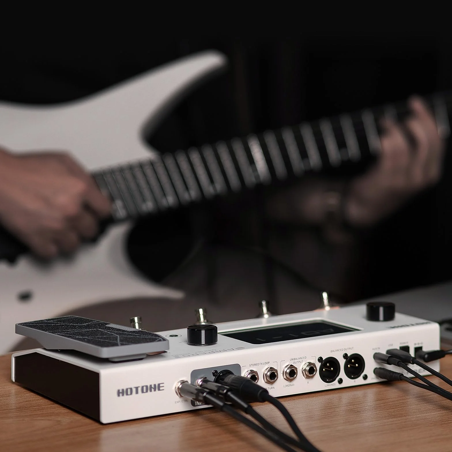 HOTONE Multi-Effects Podwójny łańcuch efektów Kabiny IR Kabiny modelowanie gitary basowej z pedałem ekspresji Pętla FX I/O MIDI Interfejs audio USB OTG Stereo Ampero II