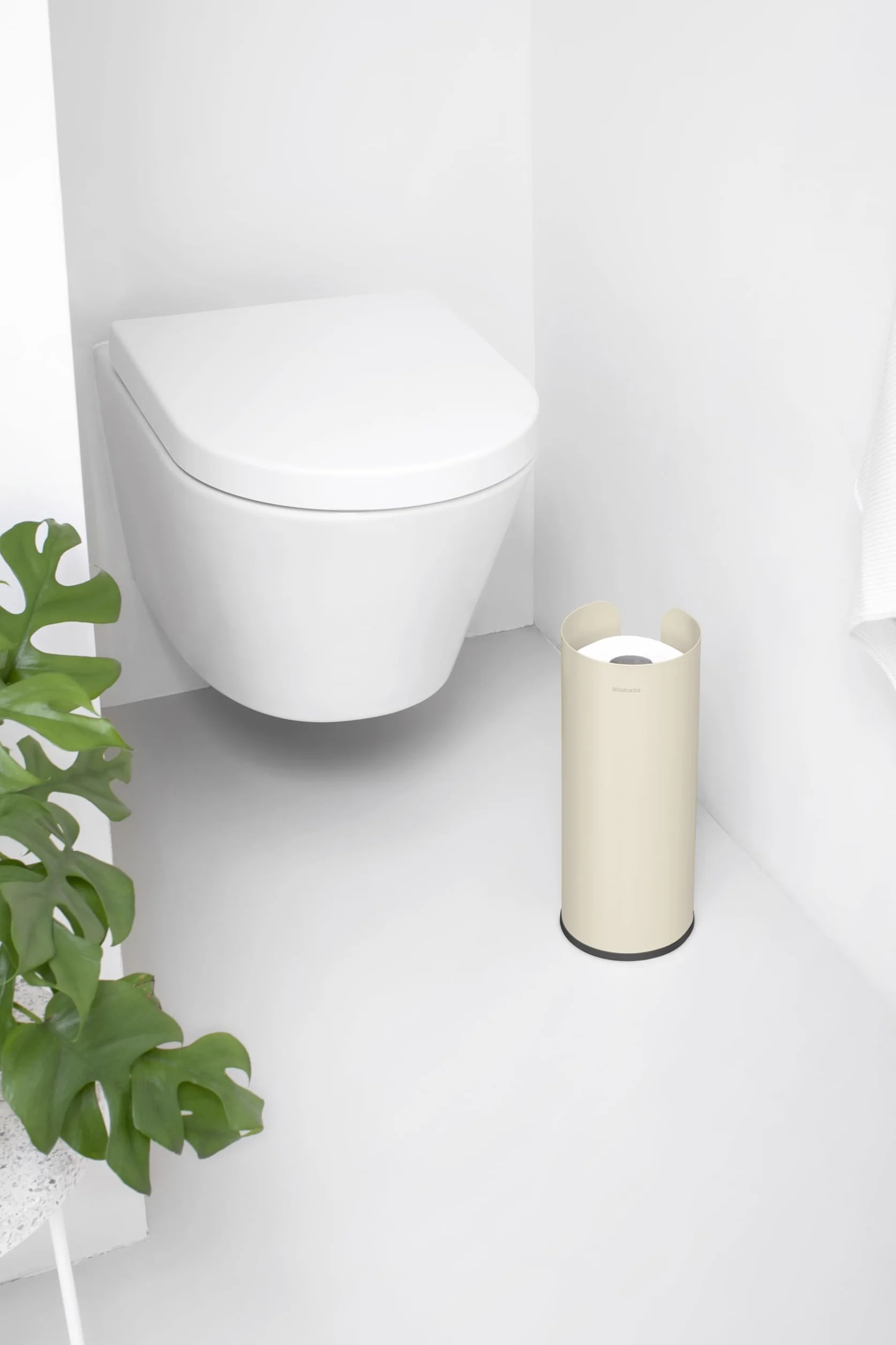 Brabantia - ReNew Zasobnik na Papier Toaletowy - Pomieści 3 Rolki - Pasuje do Różnych Typów Rolek - Nierysująca Podstawa - Antykorozyjny - Akcesorie Łazienkowe - Soft Beige - 13,2 x 13,2 x 32,1 cm