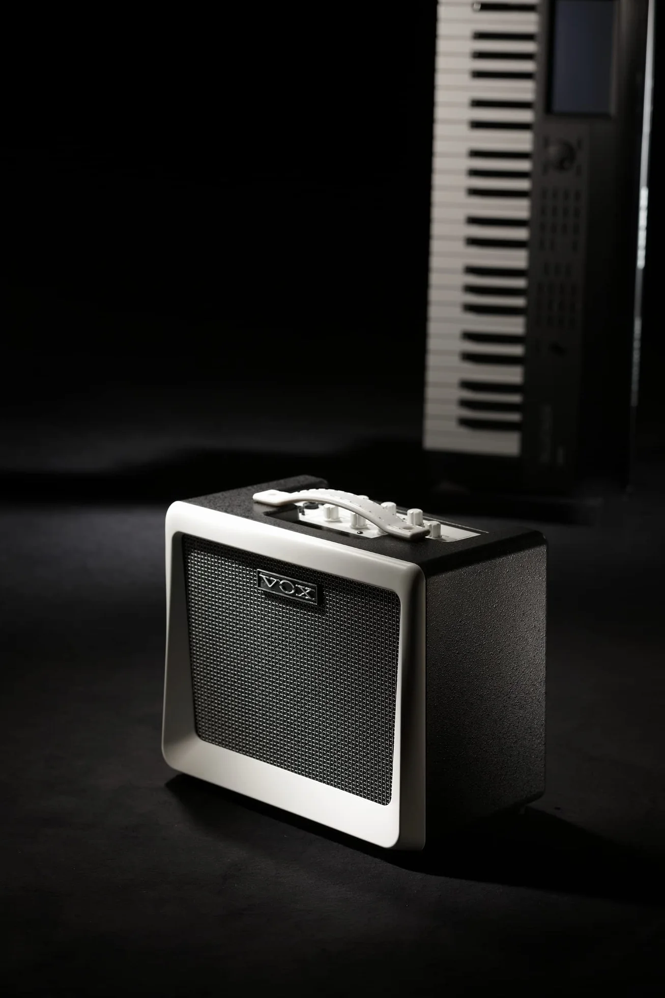 Vox VX50-KB kompaktowy wzmacniacz 50 W z rurą próżniową NuTube