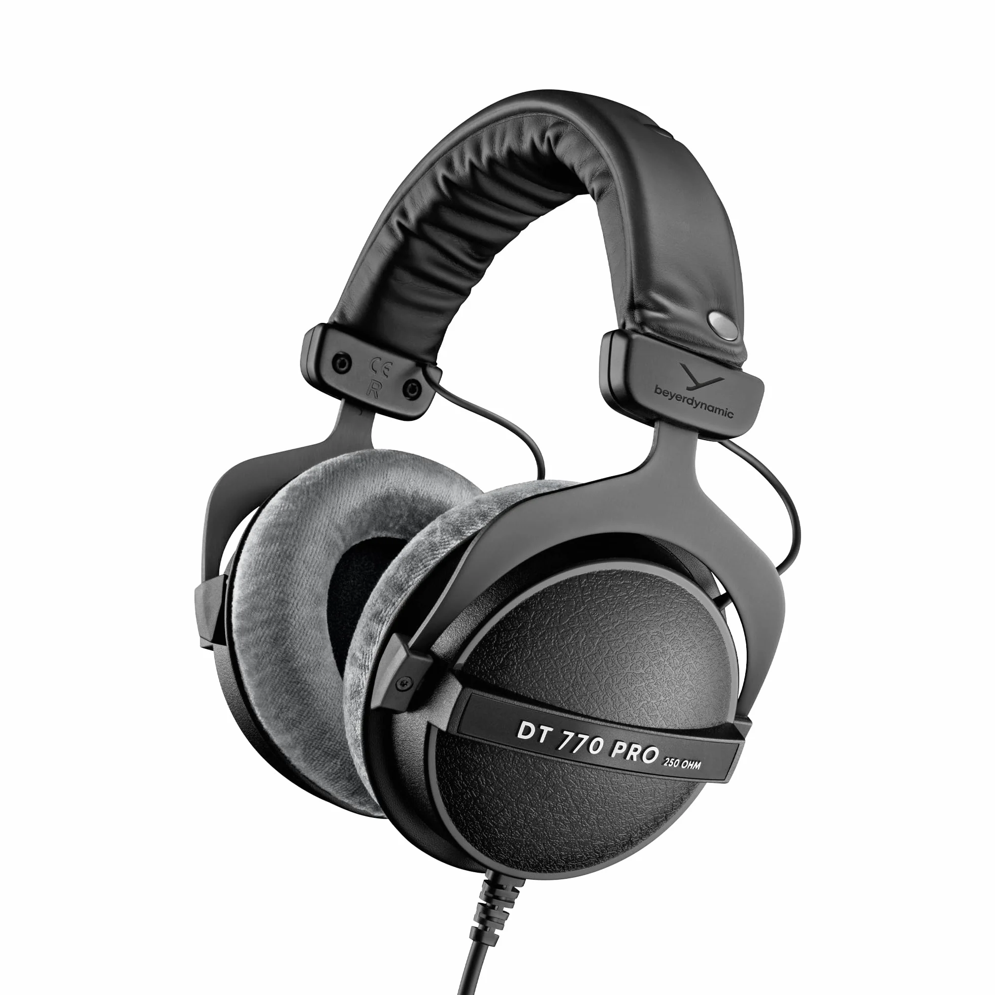 beyerdynamic DT 770 PRO 250 Ohm, nauszne słuchawki studyjne w kolorze czarnym. Zamknięta konstrukcja, przewodowe, idealne do studia i miksowania.