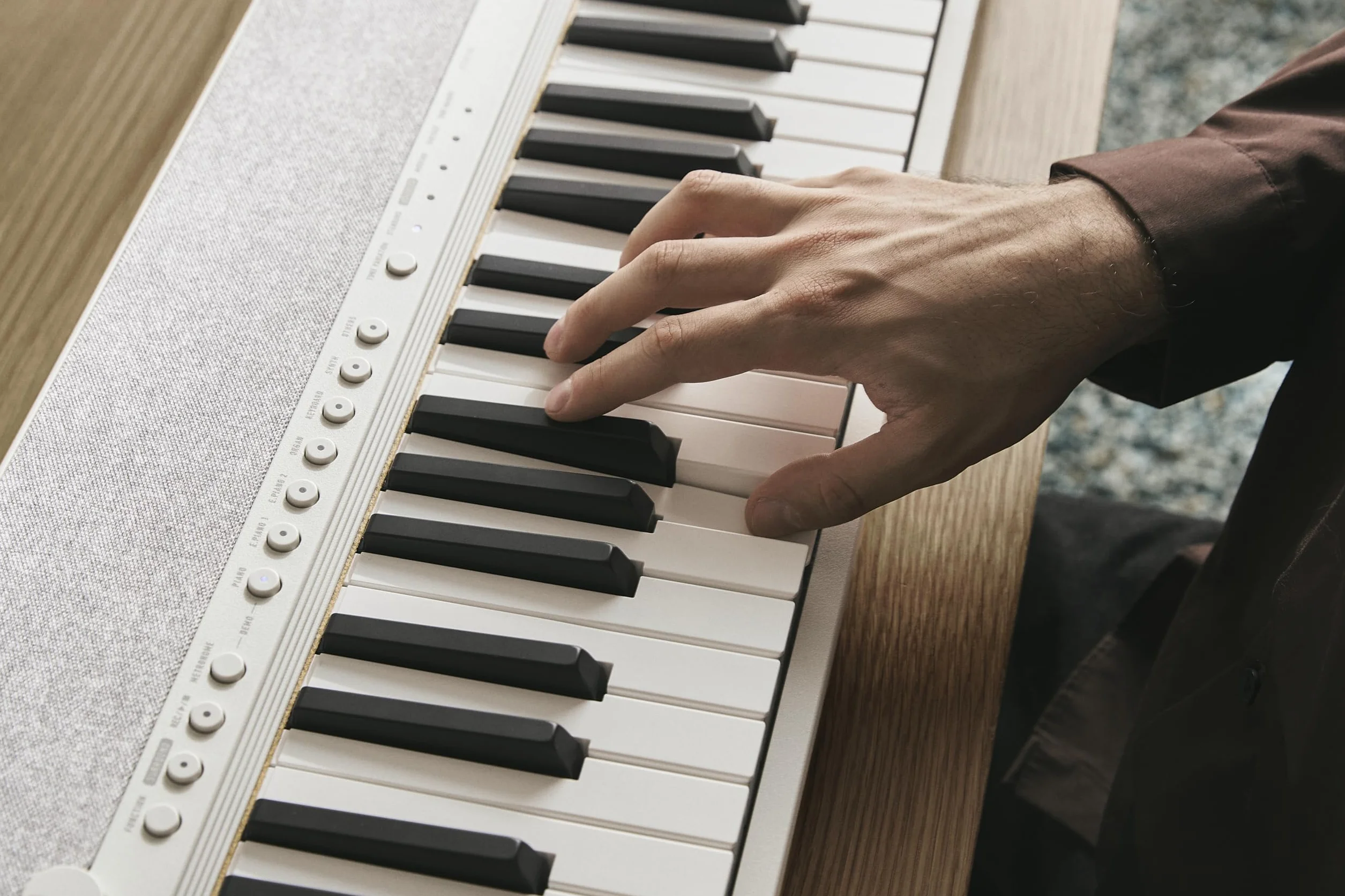Casio Klawiatura fortepianowa CT-S1-76WE z czułymi na prędkość klawiszami i 61 tonami w kolorze białym