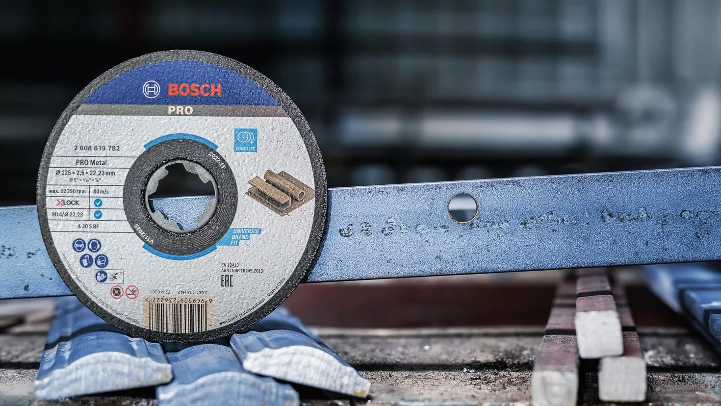 Bosch Professional Tarcza tnąca Expert for Metal (do metalu, X-LOCK, Ø 125 mm, Akcesoria szlifierek kątowych)