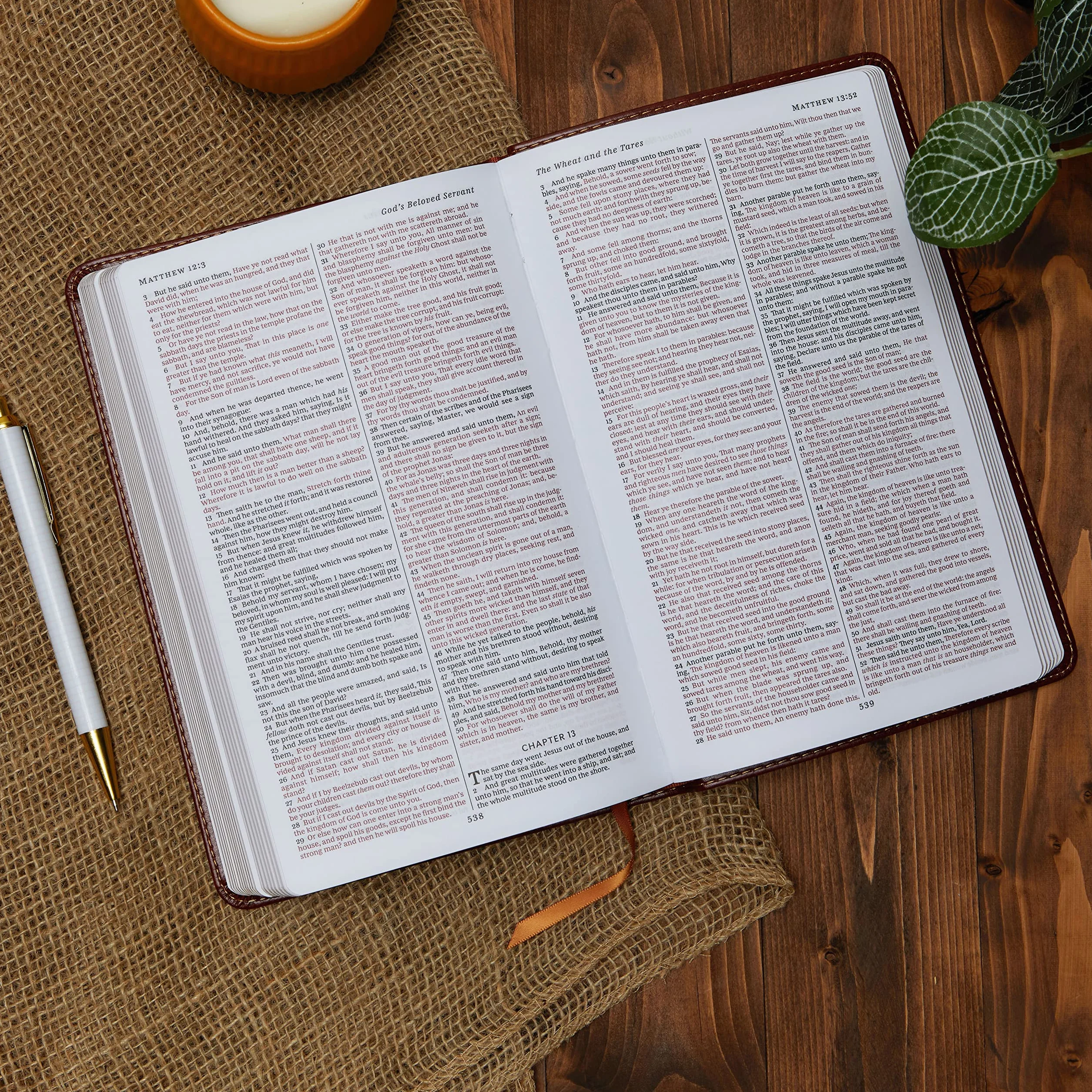 KJV, Gift and Award Bible, Imitation Leather, Black, Red Letter Edition: Holy Bible, King James Version
