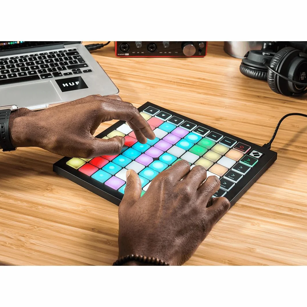 Novation Launchpad X MIDI Grid Kontroler do Ableton Live / Logic Pro, łatwe sterowanie, dynamiczne odtwarzanie nut, tryby Scale