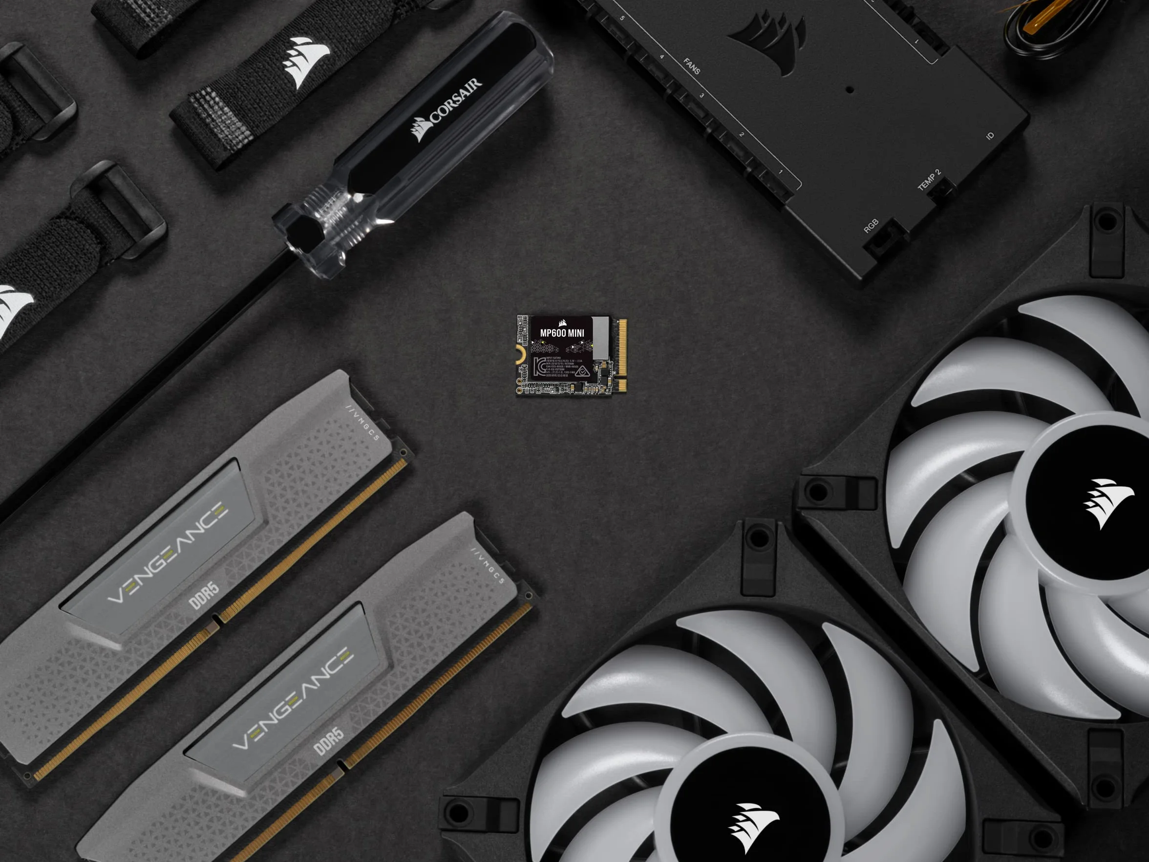 Corsair MP600 MINI 1TB M.2 NVMe PCIe x4 Gen4 2 SSD – M.2 2230 – Szybkość Odczytu do 4800 MB/s – Pamięci TLC NAND o Wysokiej Gęstości – Doskonały do Steam Deck i Microsoft Surface – Czarny