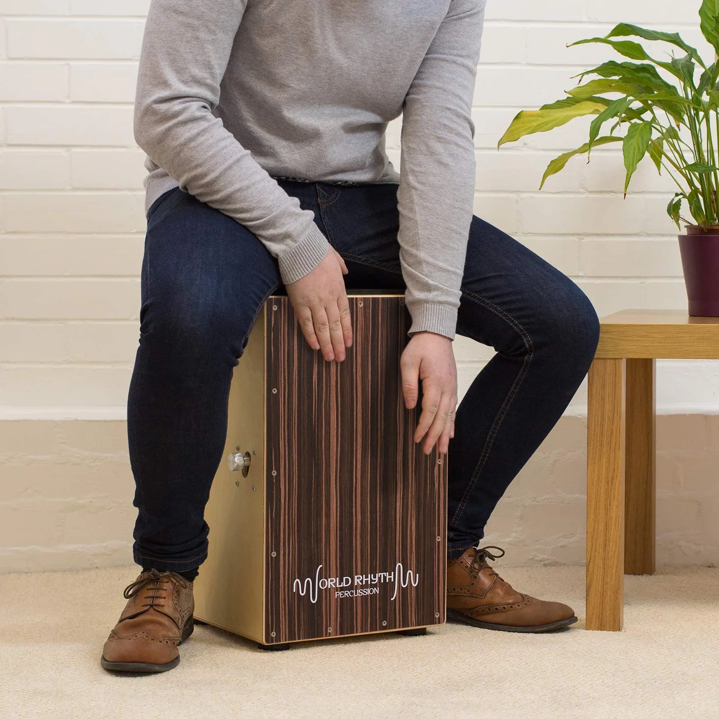 CAJ2-NT Cajon pełnowymiarowy z regulowaną snare, czarny z torbą Gig Bag i poduszką