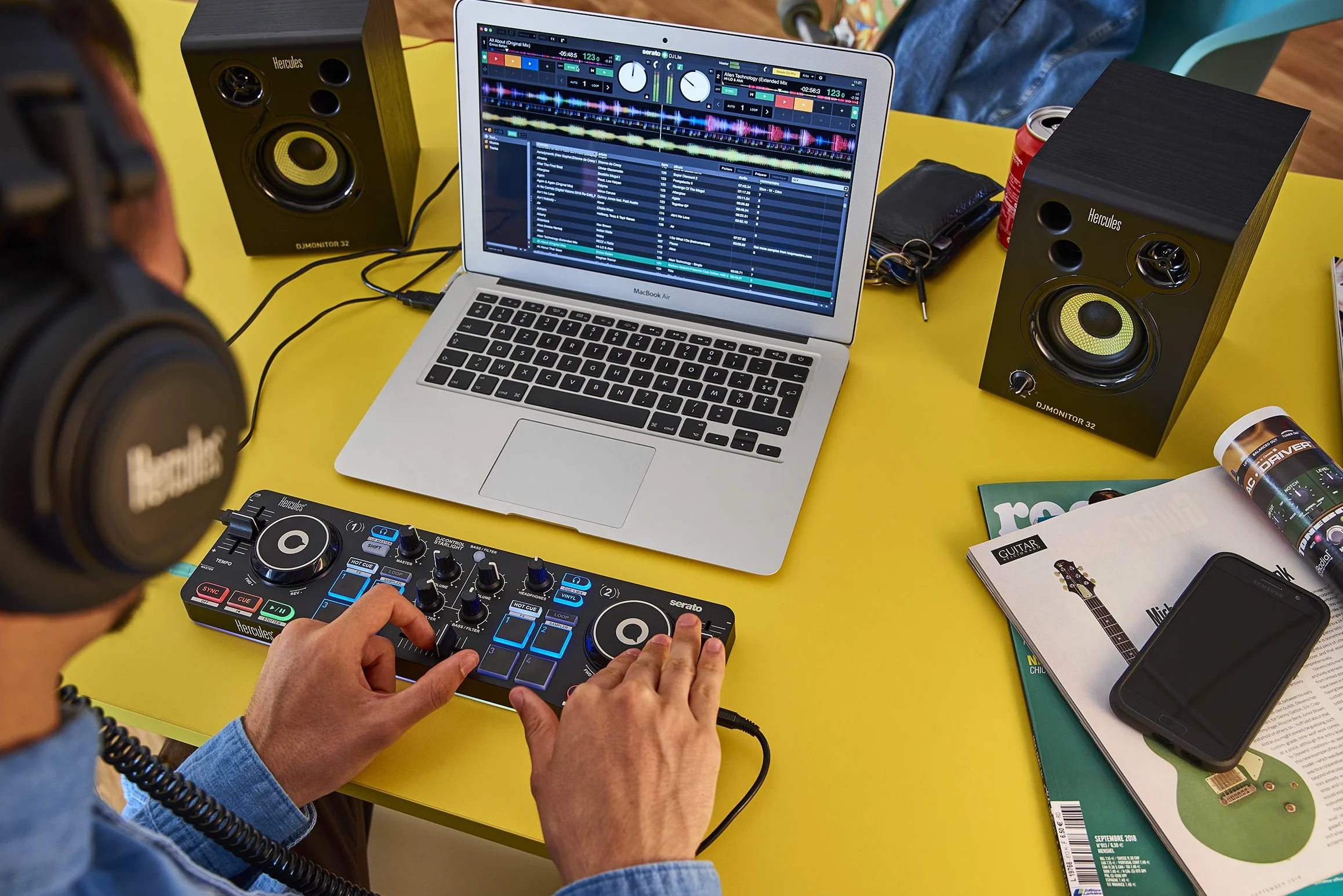 Hercules DJMonitor 32 – Kompaktowe 2-drożne aktywne monitory DJ z głośnikami 3,5” do studia i DJ-a