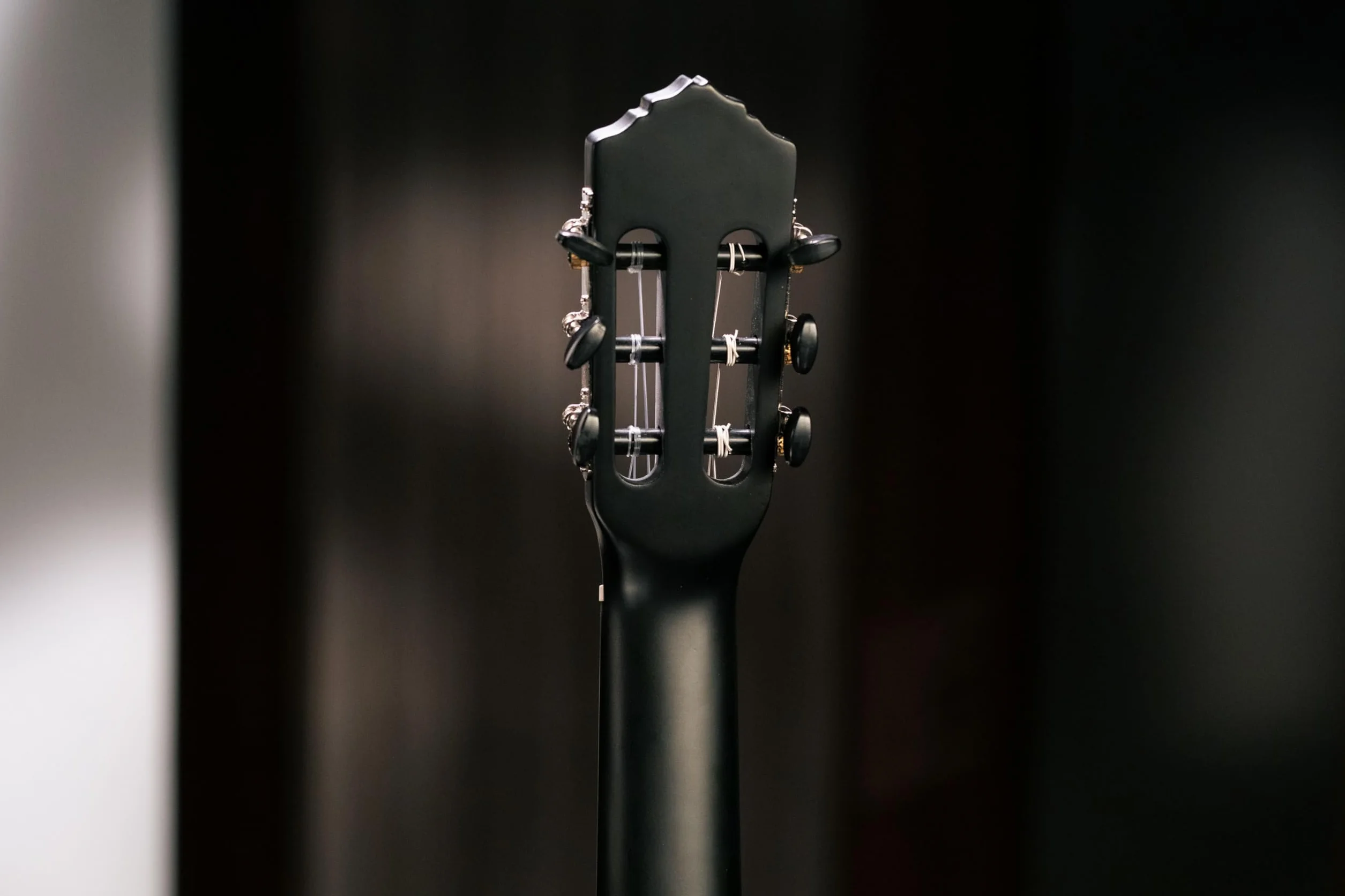 Ortega Guitars Gitara Klasyczna Czarna Rozmiar 4/4 - Seria Student - katalpa/świerk (RST5MBK)