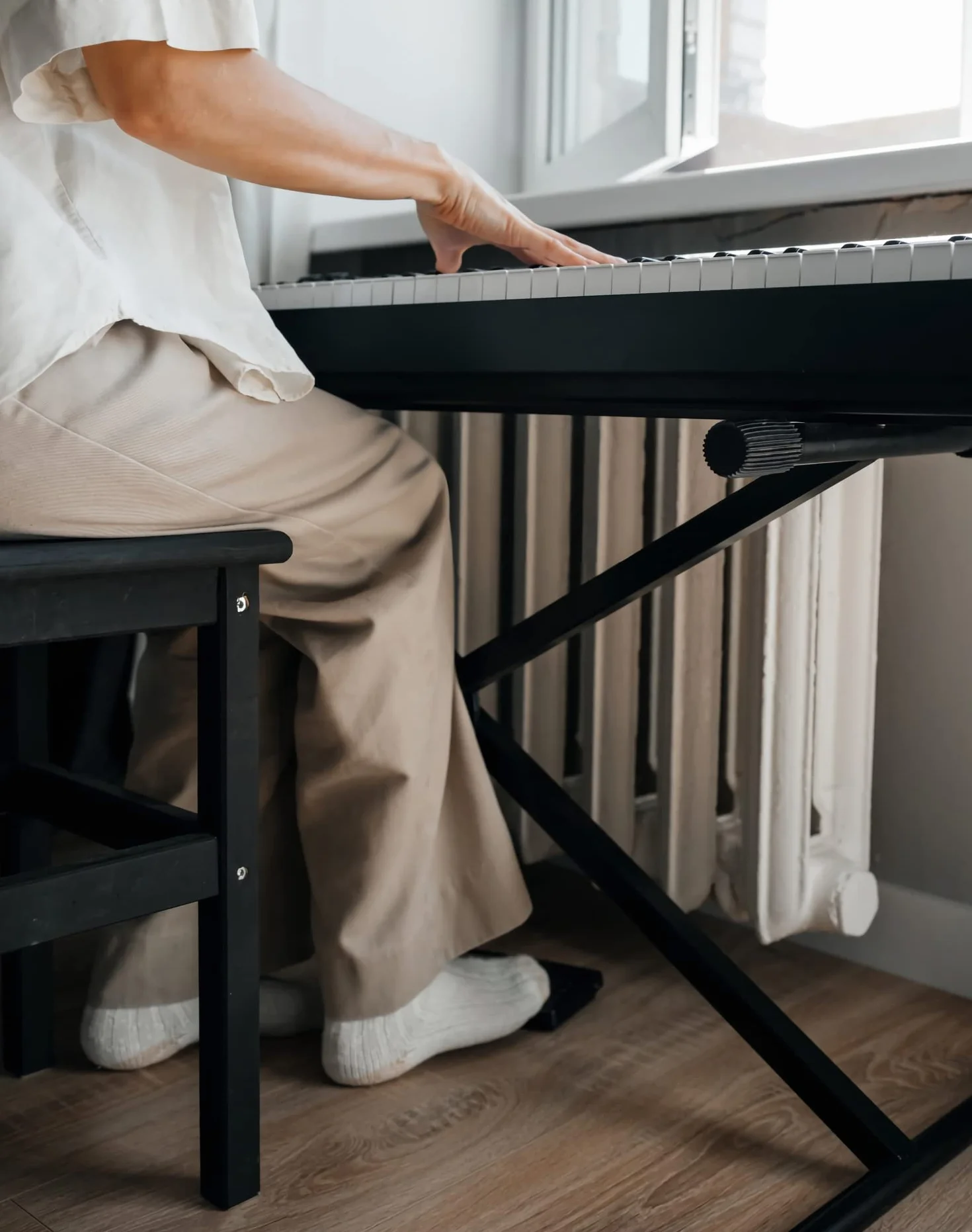 QWORK® Stojak na klawiaturę , stojak na pianino elektryczne, struktura X, 7 poziomów regulacji