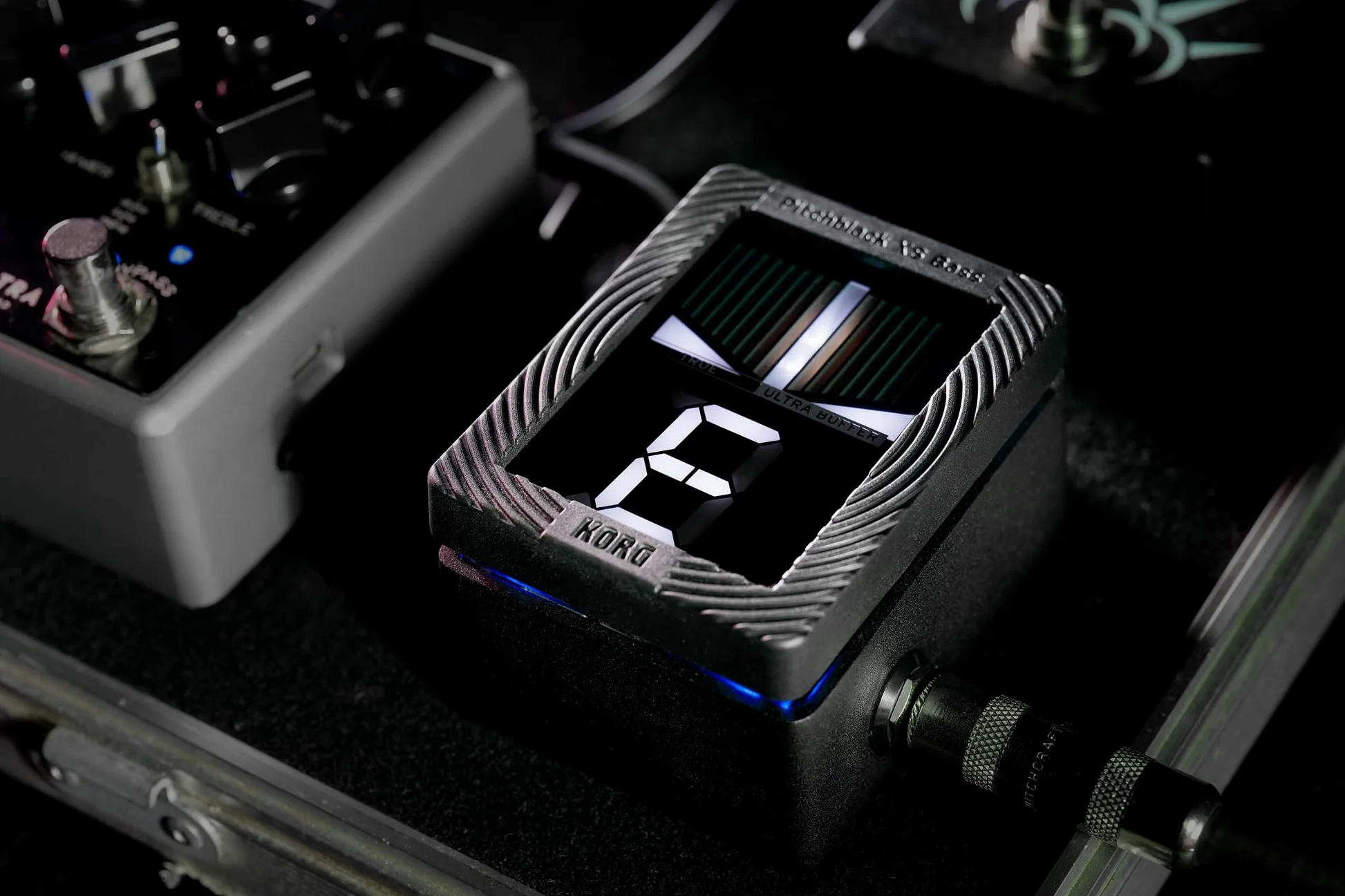Korg Pitchblack X Series PB-XS-BASS - Kompaktowy Chromatyczny Tuner Pedałowy do Gitary Basowej - Czarny