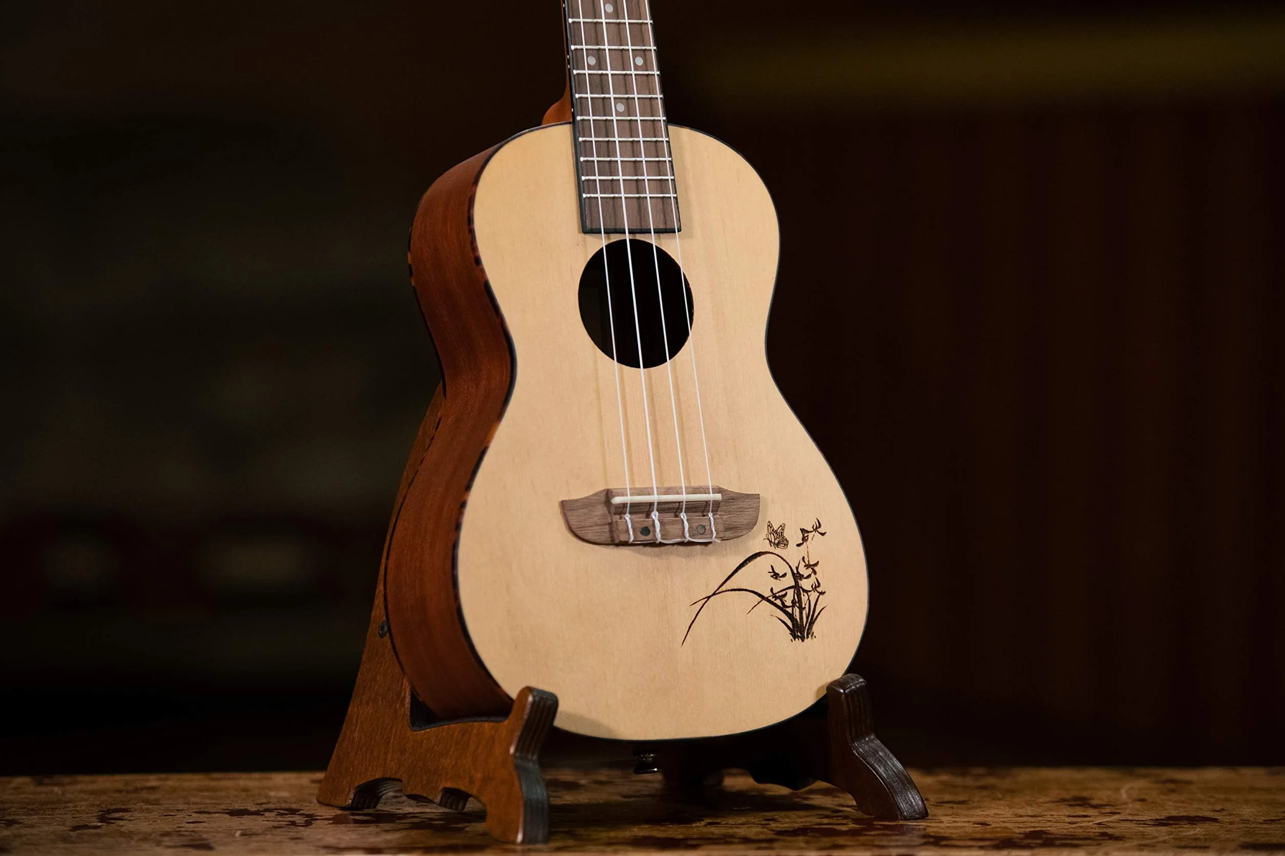 Ortega Guitars Akustyczne Ukulele Koncertowe – Seria Bonfire – Świerk/Sapele, Wykończenie Naturalne (RU5)