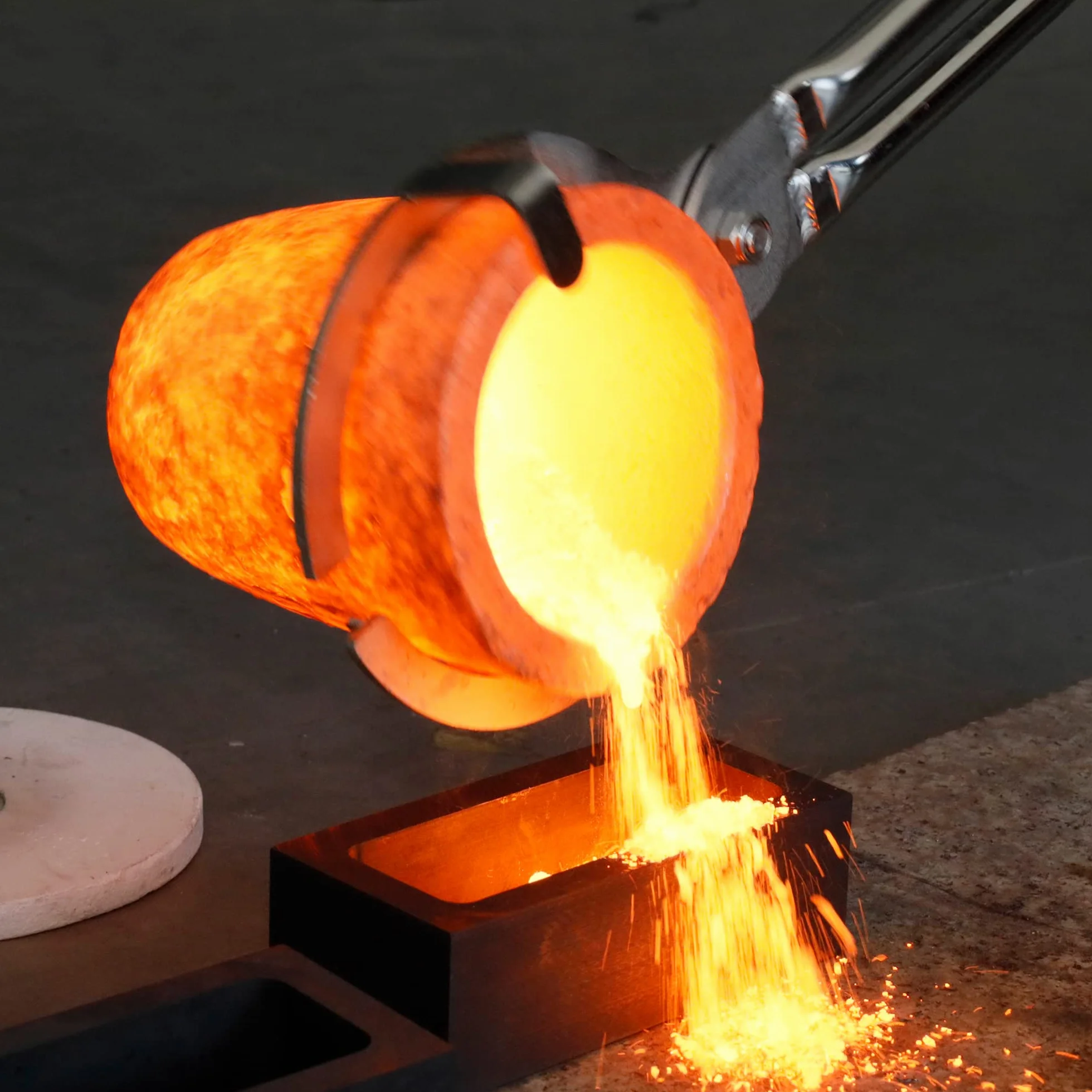 lormuzi Tygiel grafitowy z węglika krzemu (3,5 kg - 390 ml), topienie metali, wytrzymuje wysokie temperatury 1800°C (3272°F), topienie, odlewanie, rafinowanie aluminium, złota, srebra, miedzi (3 kg