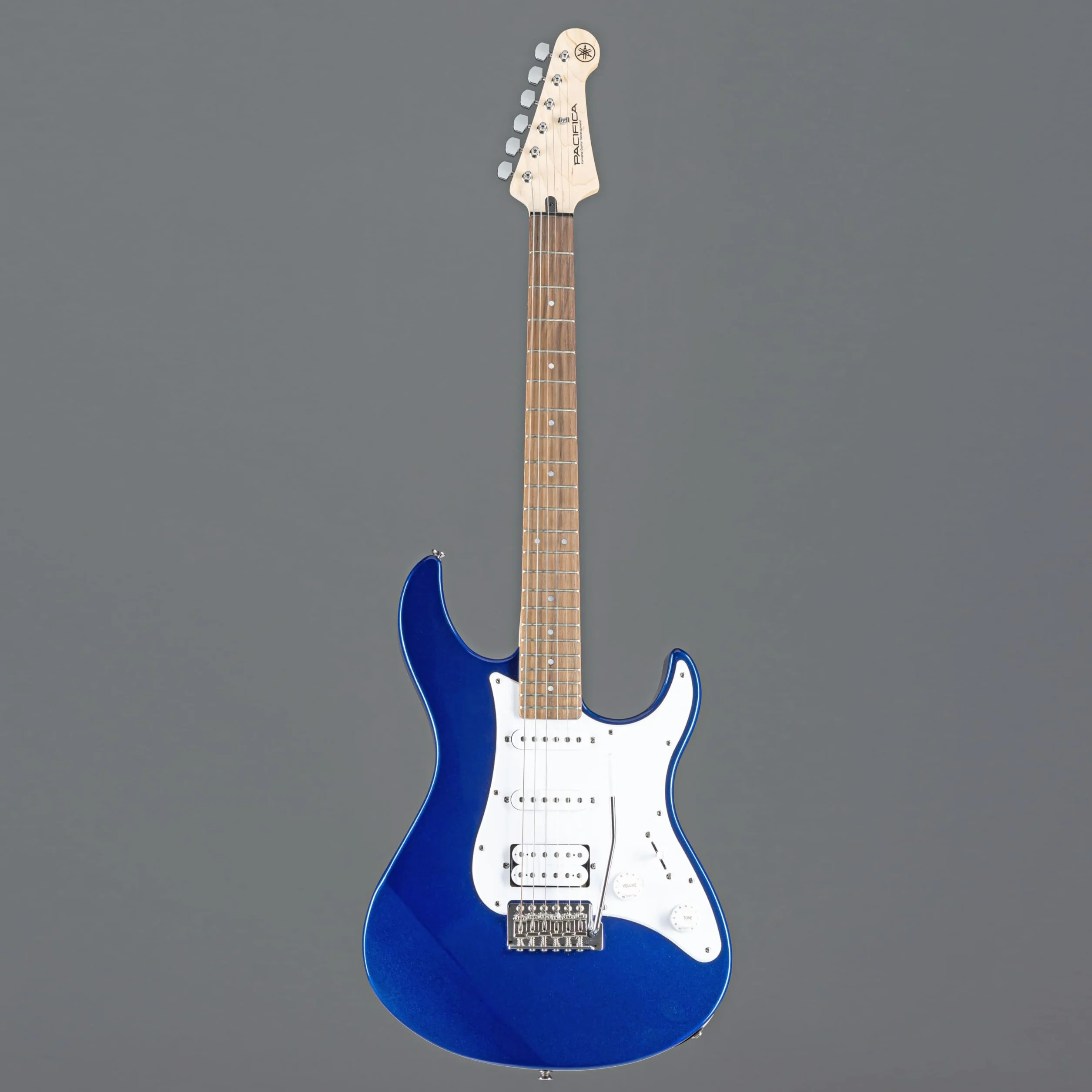Yamaha Pacifica 012 BL Gitara elektryczna kolor niebieski metallic