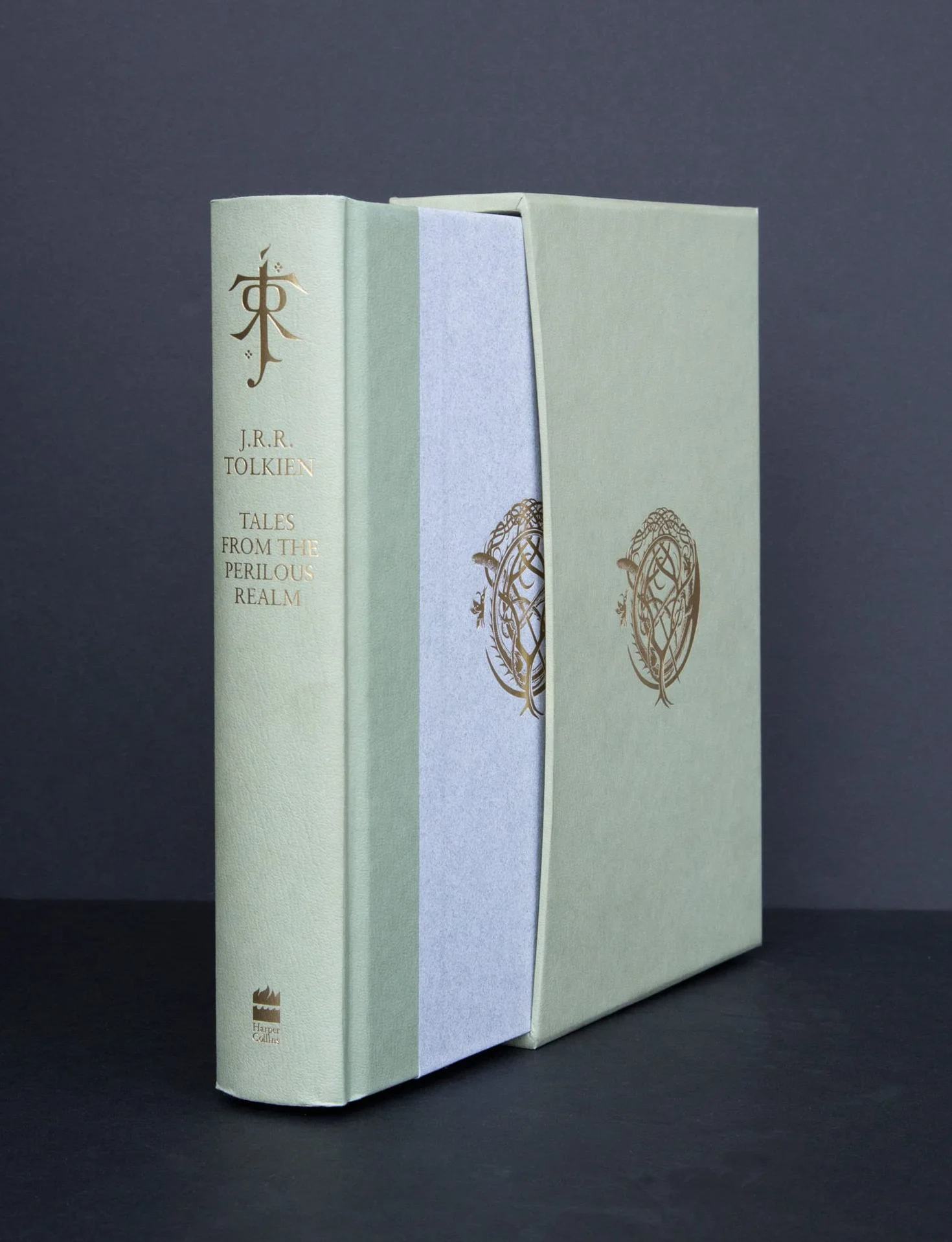 Tales from the Perilous Realm: A Deluxe Collector’s Edition of Illustrated Epic Fantasy