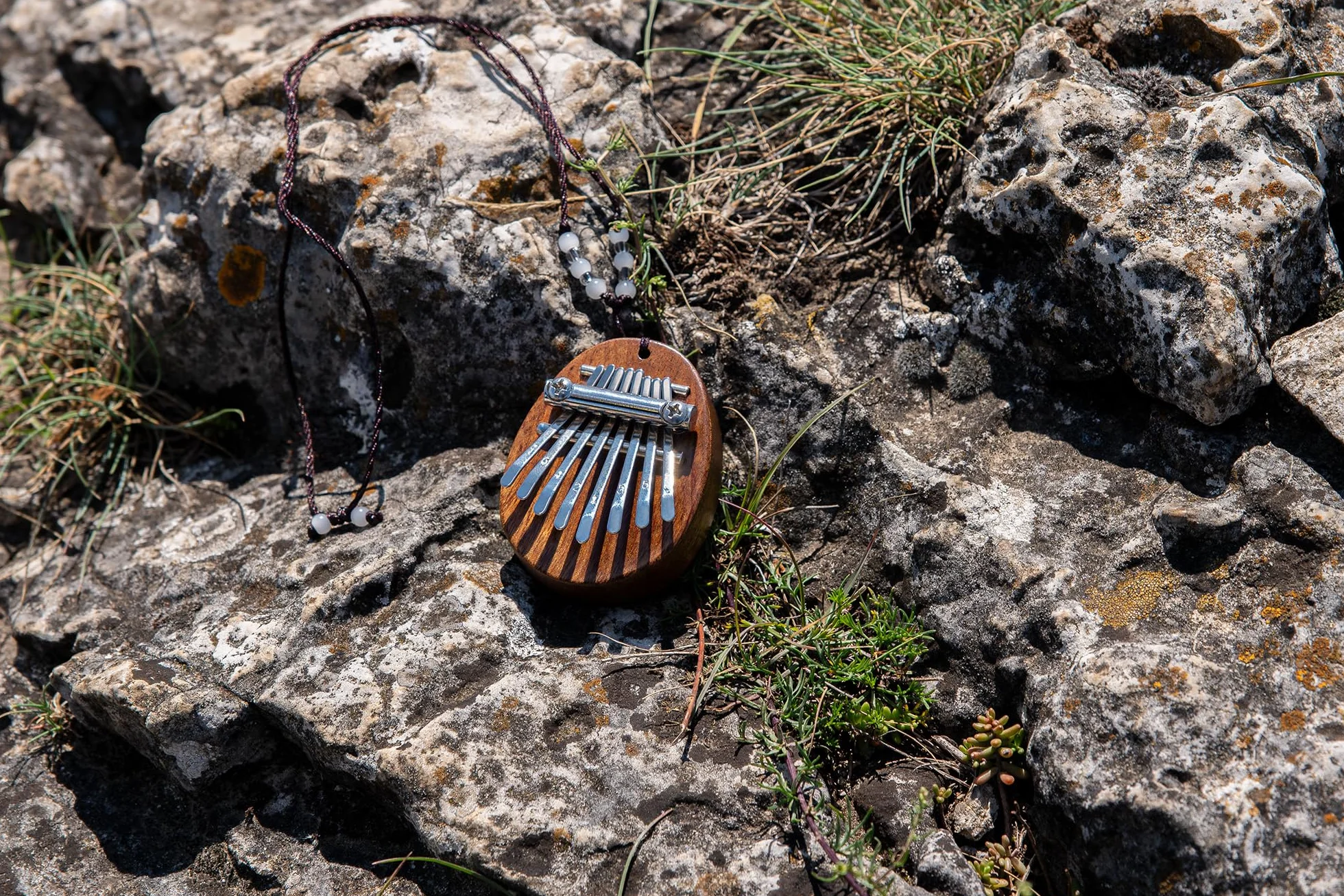Kalimba Sonic Energy Lite Drewno – 8 Dźwięków w Tonacji C-dur – do Medytacji, Sekcji Perkusyjnej i Jogi – Sapele – w Zestawie Ozdobny Sznurek (KL8MINI)